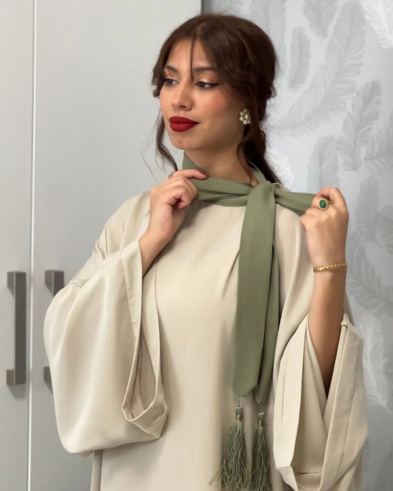 HIJAB ÉLÉGANCE BEIGE AVEC NOEUD EN VERT PASTEL