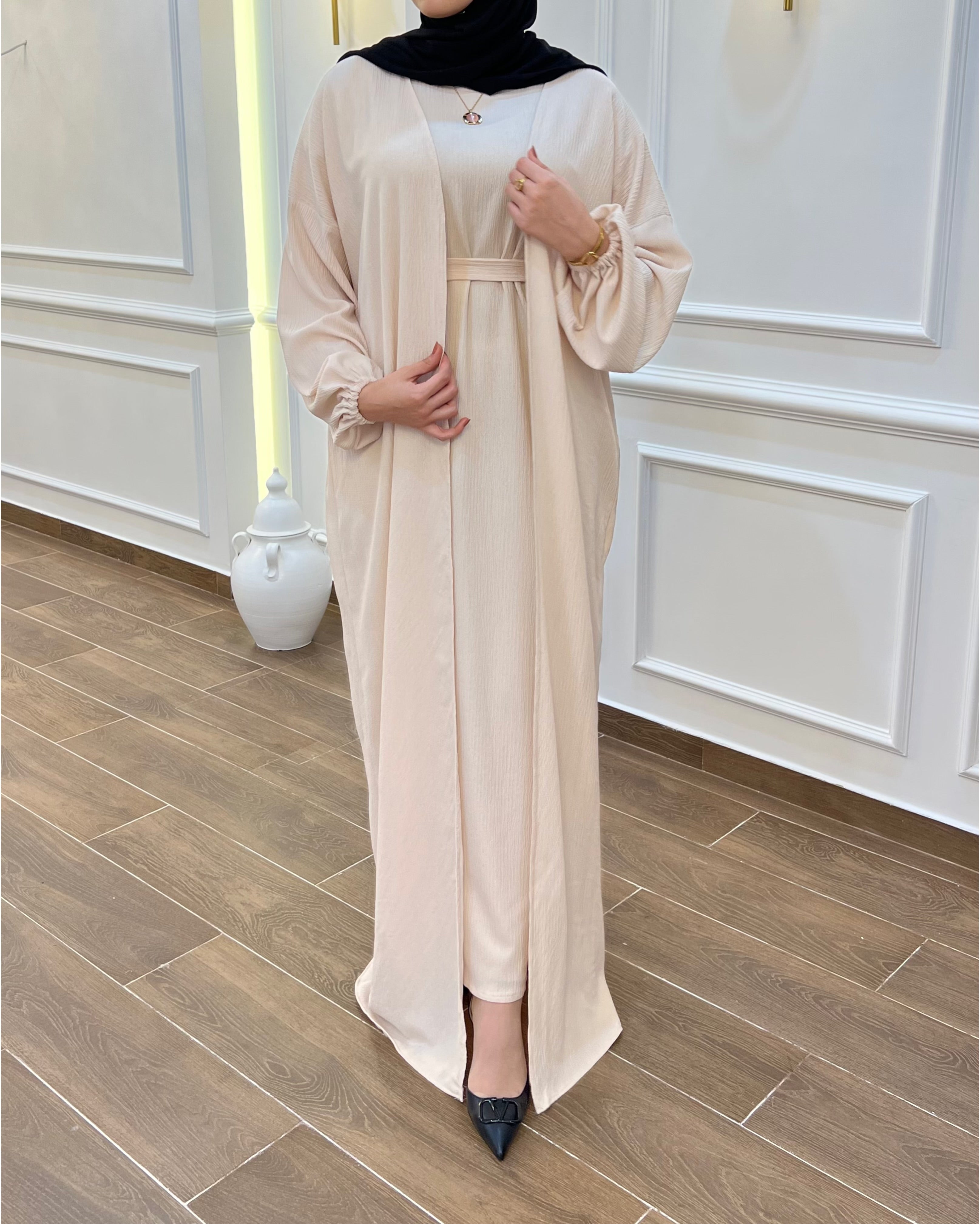 ABAYA + ROBE FROISSÉE EN BEIGE CLAIR