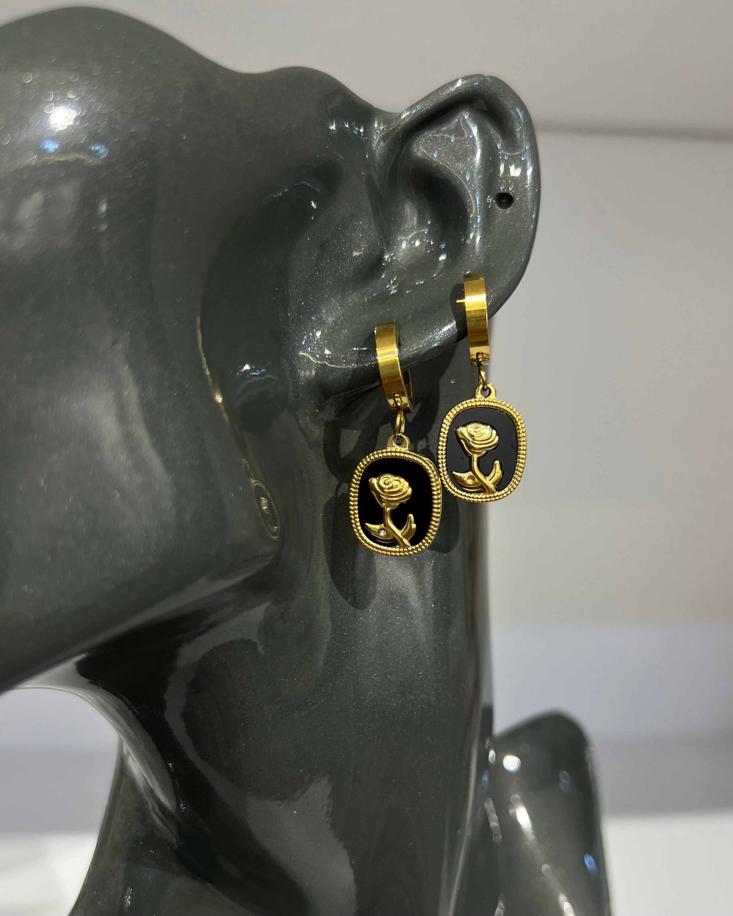 BOUCLES ROSE NOIRE EN ACIER INOXYDABLE