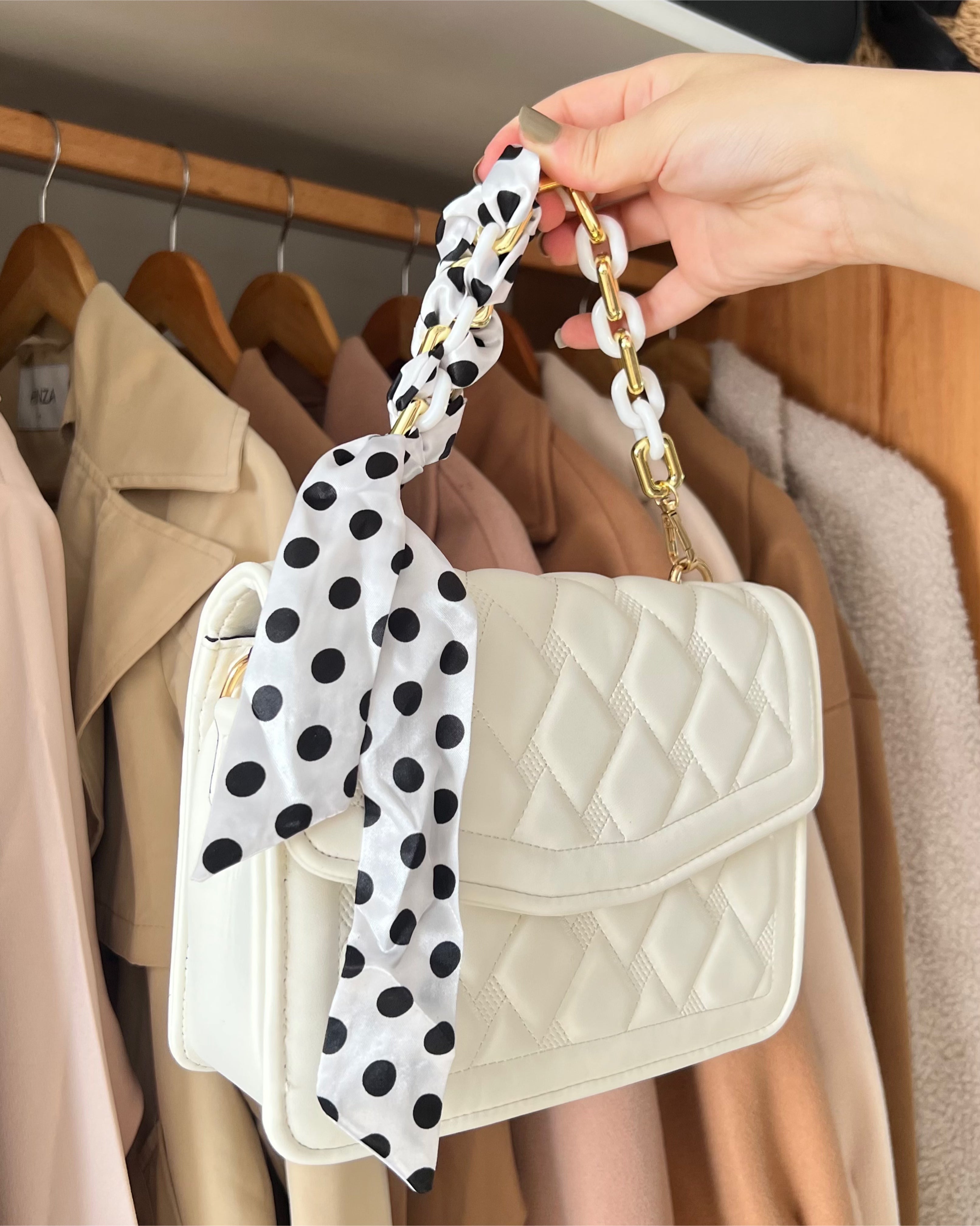 SAC DION CLASSE AVEC RUBAN COULEUR BLANCHE