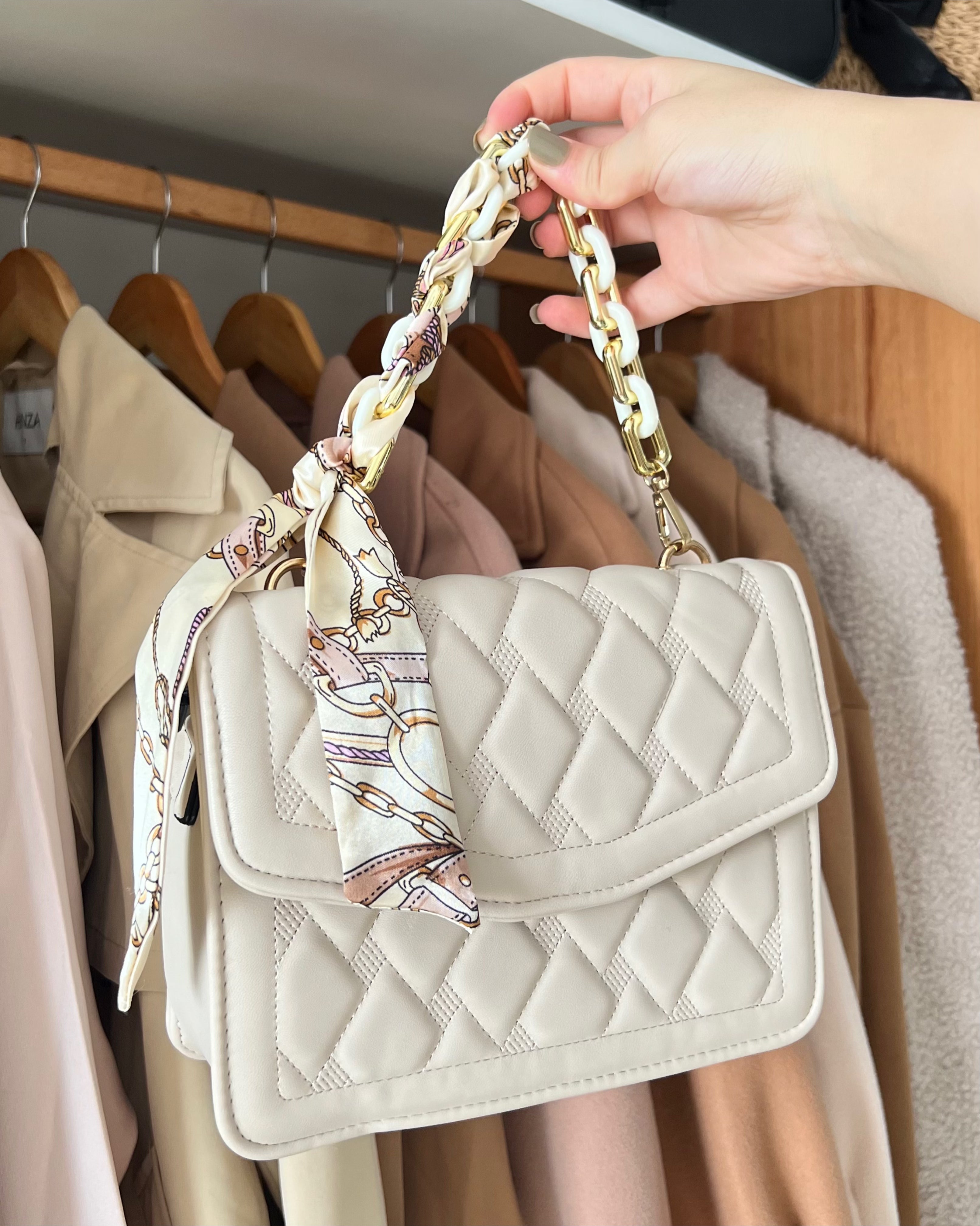 SAC DION CLASSE AVEC RUBAN COULEUR BEIGE