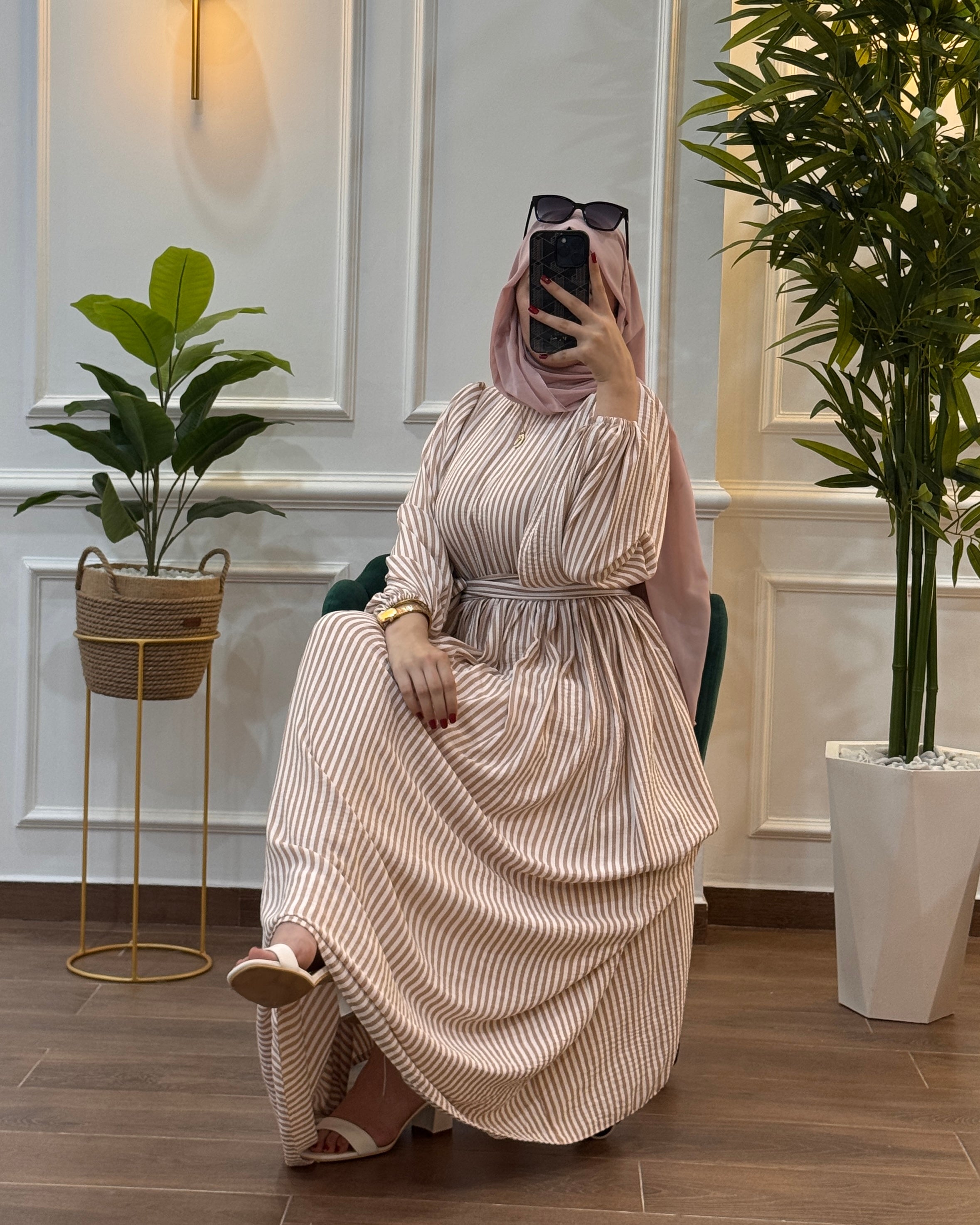 ROBE ÉTÉ PARIS A RAYURE STYLE COL FERMÉ COULEUR BEGE ROSÉ