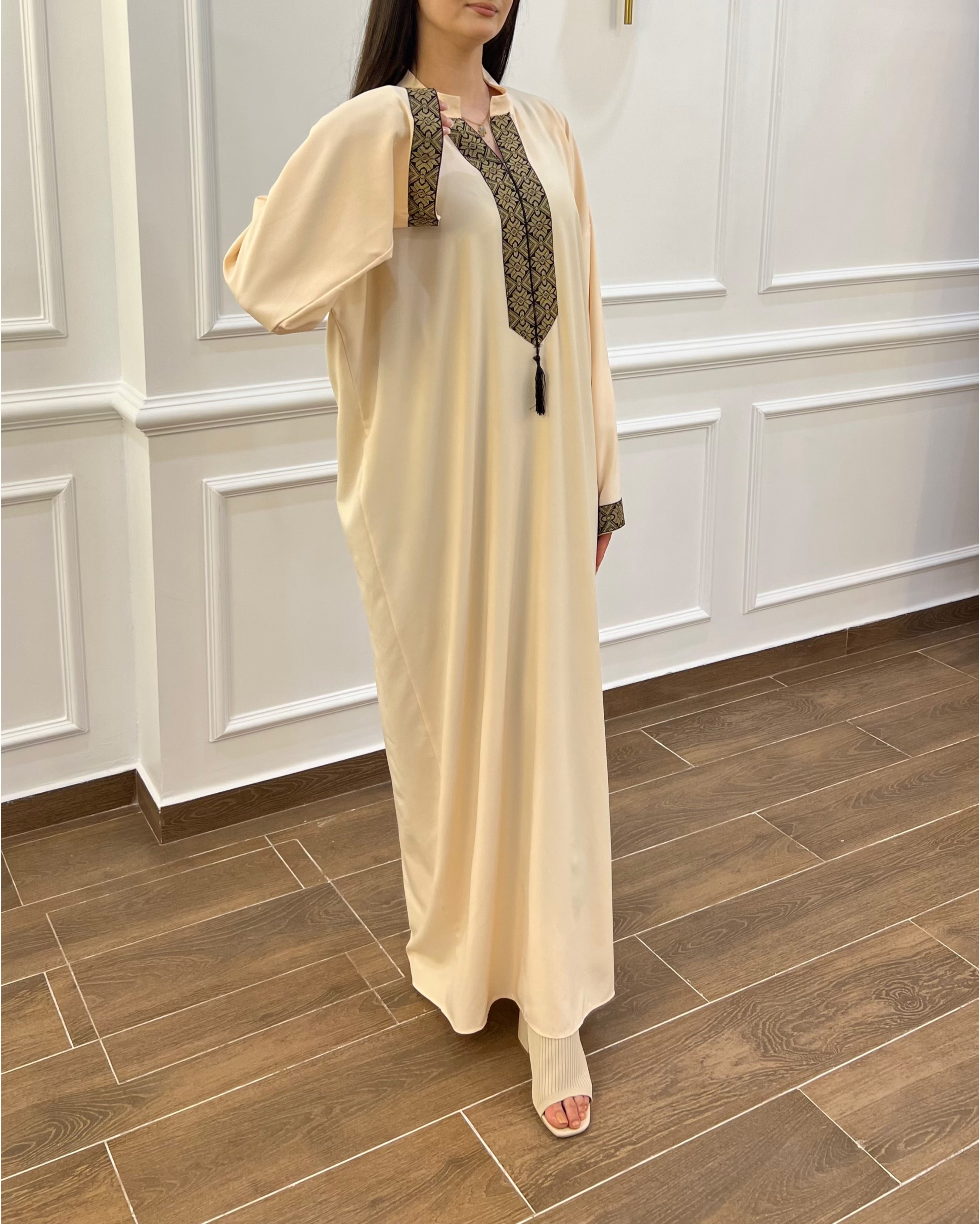 DJEBBA TRADITIONNELLE STYLE DJELLABA EN COULEUR BEIGE