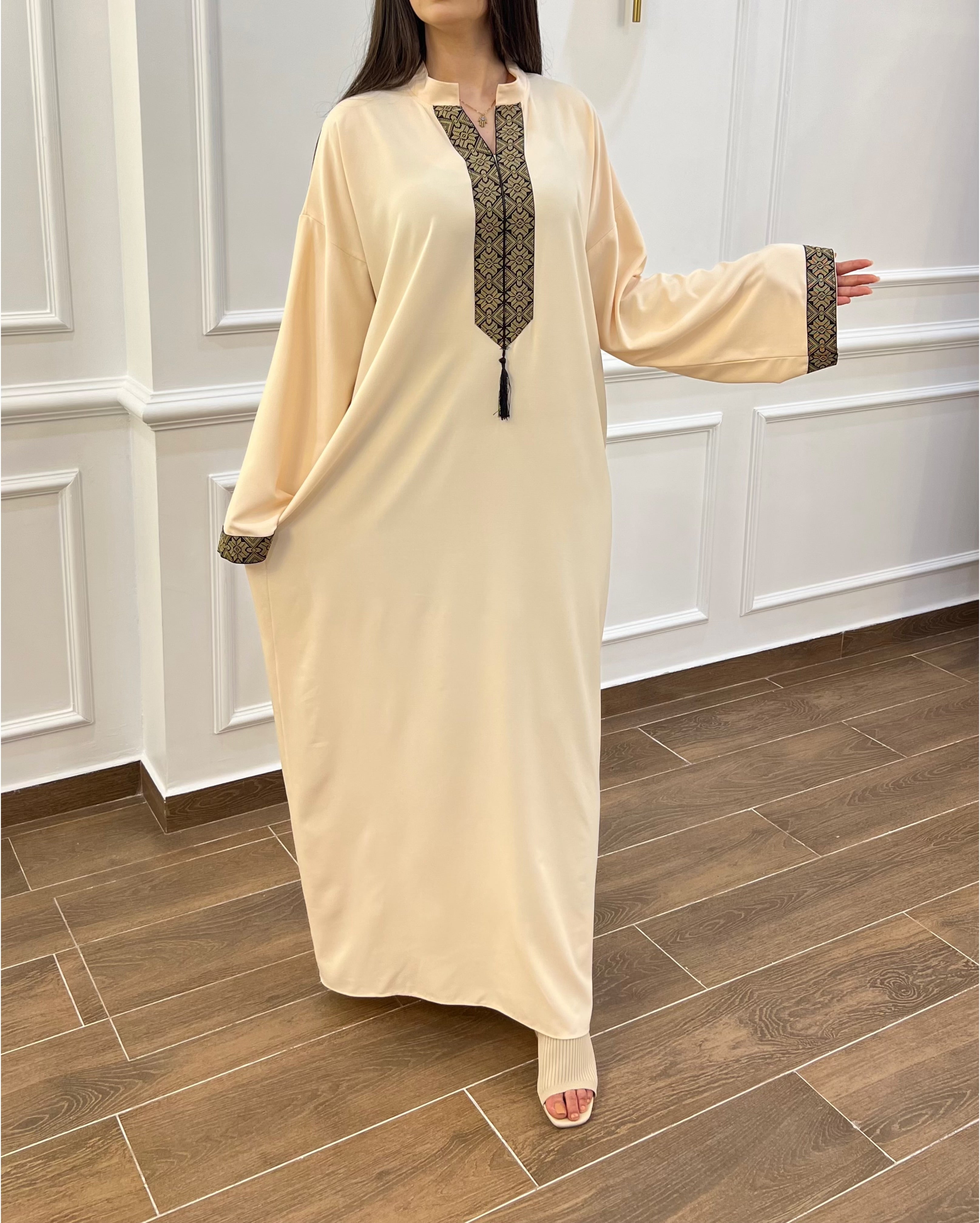 DJEBBA TRADITIONNELLE STYLE DJELLABA EN COULEUR BEIGE