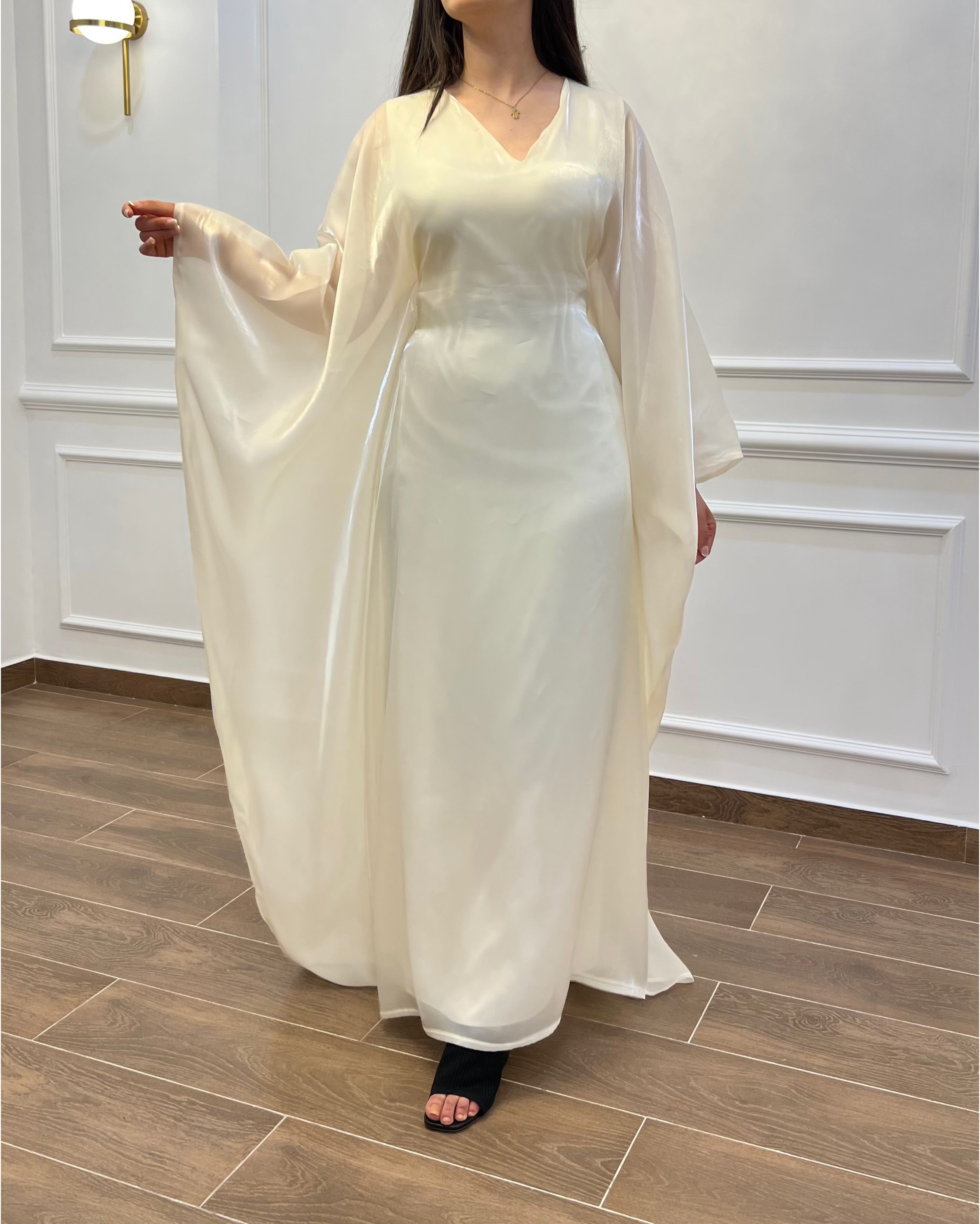 ROBE ORGANZA TRÈS CLASSE EN COULEUR BLANC CASSÉ