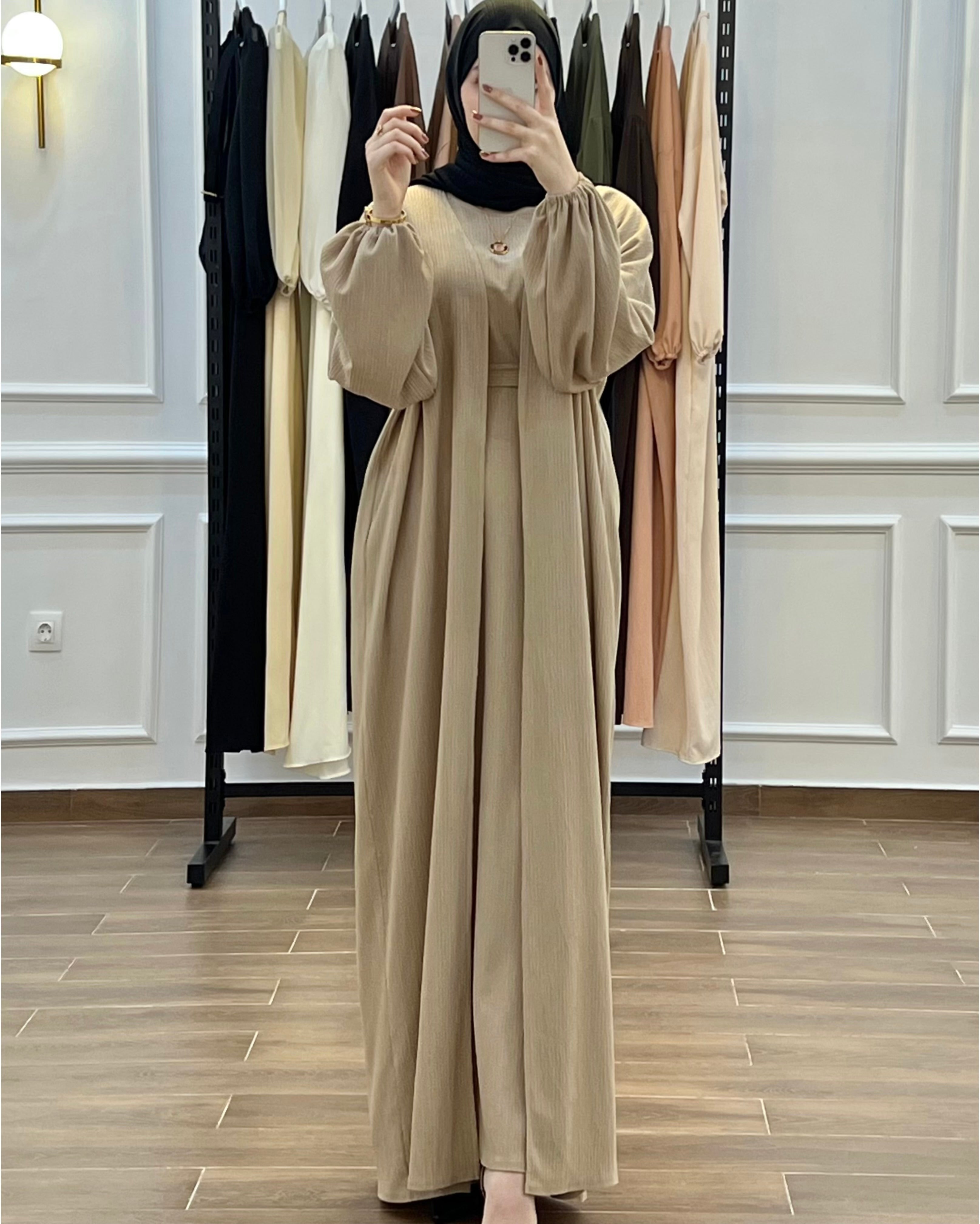 ABAYA + ROBE FROISSÉE EN BEIGE FONCÉ