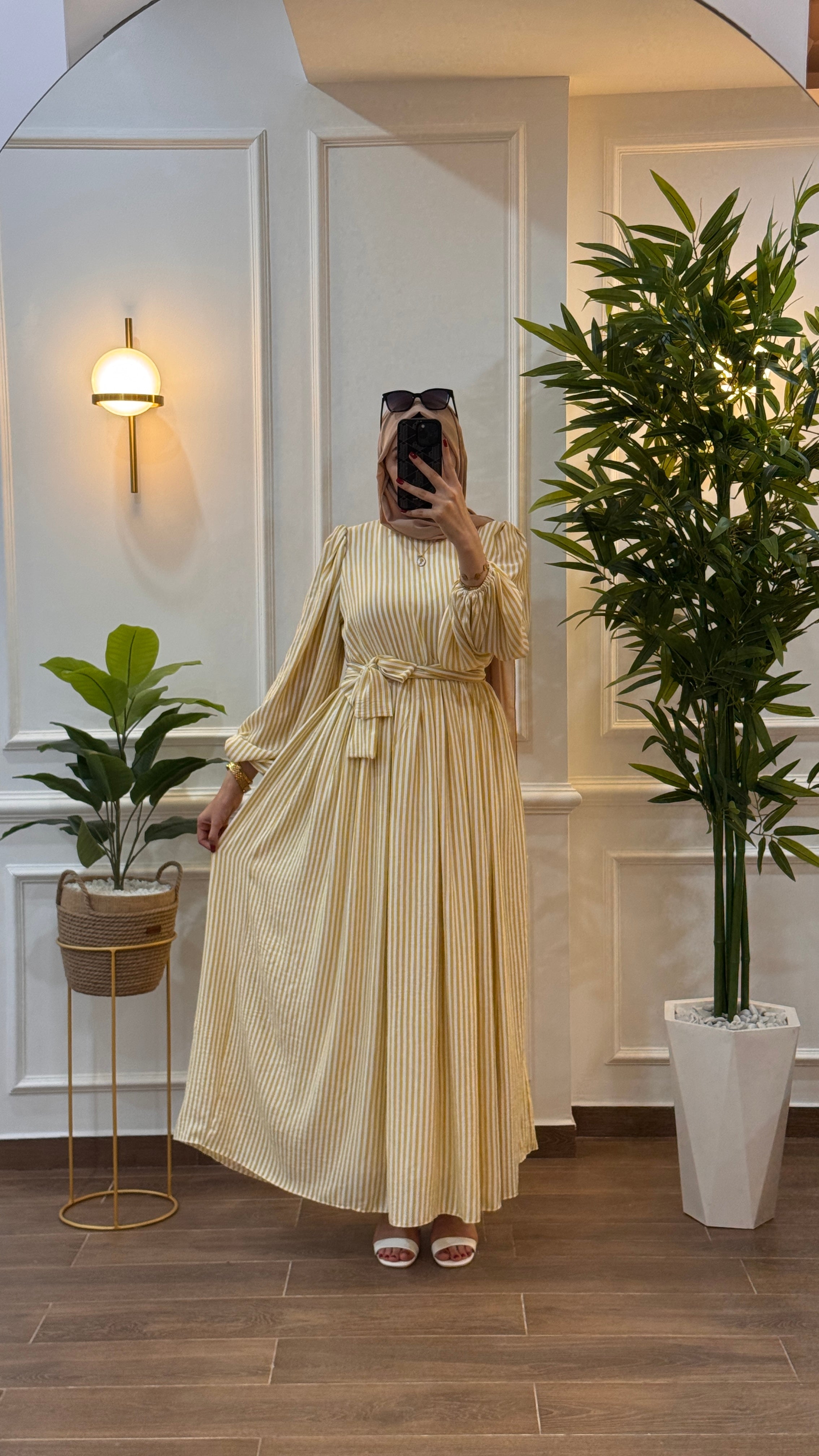 ROBE ÉTÉ PARIS A RAYURE STYLE COL FERMÉ COULEUR JAUNE PASTEL