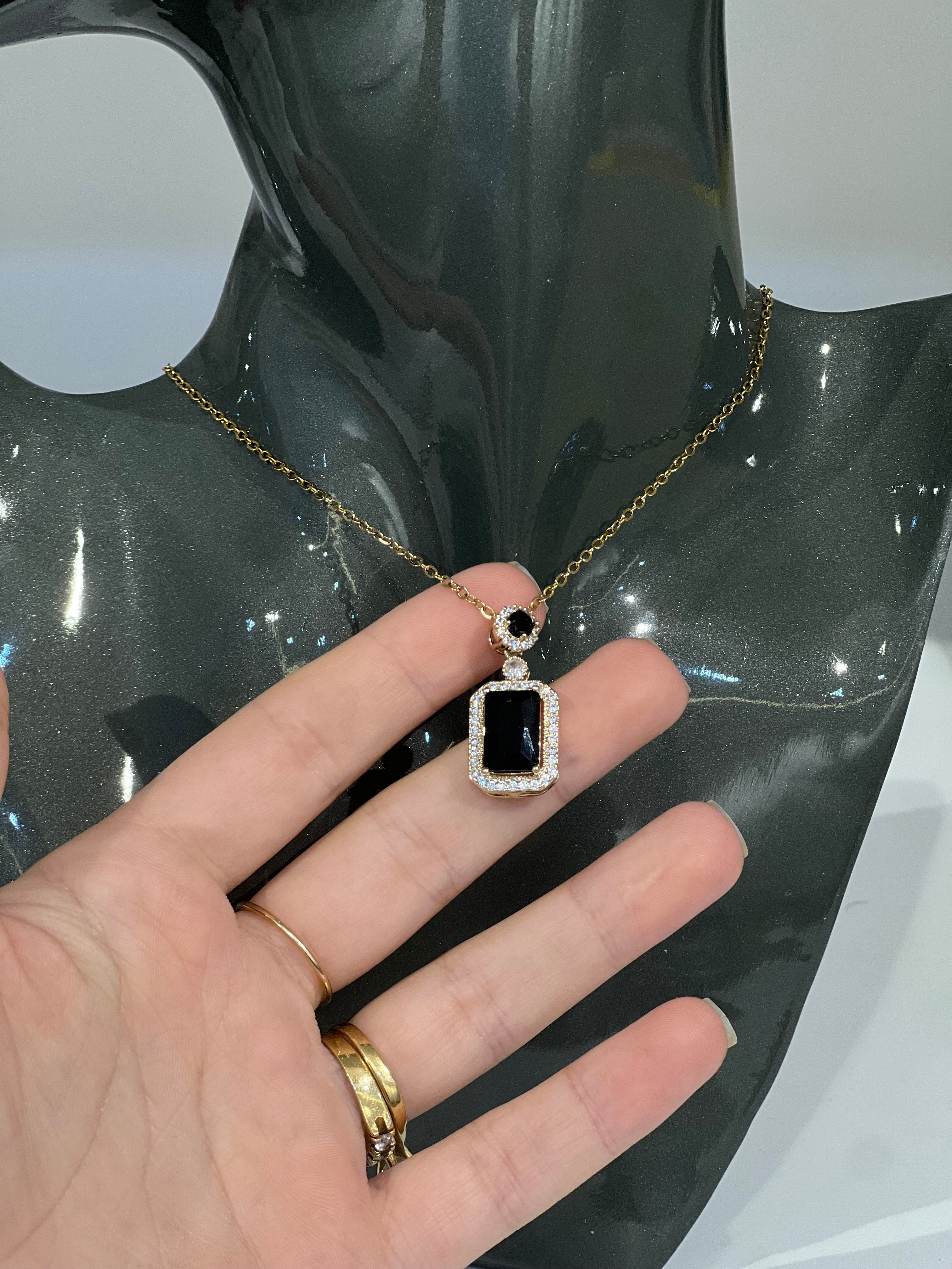 PARURE LA PIERRE NOIRE