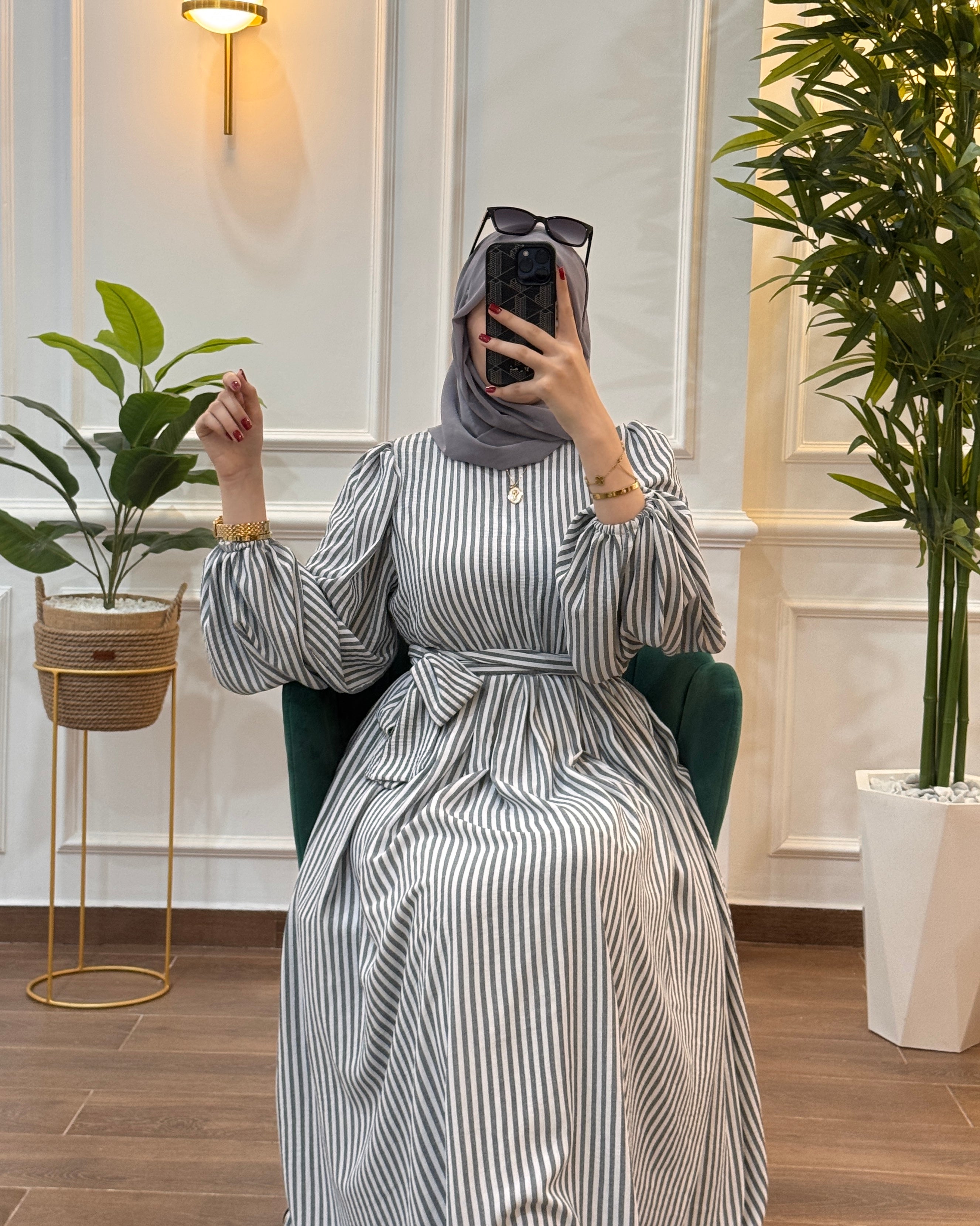 ROBE ÉTÉ PARIS A RAYURE STYLE COL FERMÉ COULEUR GRIS