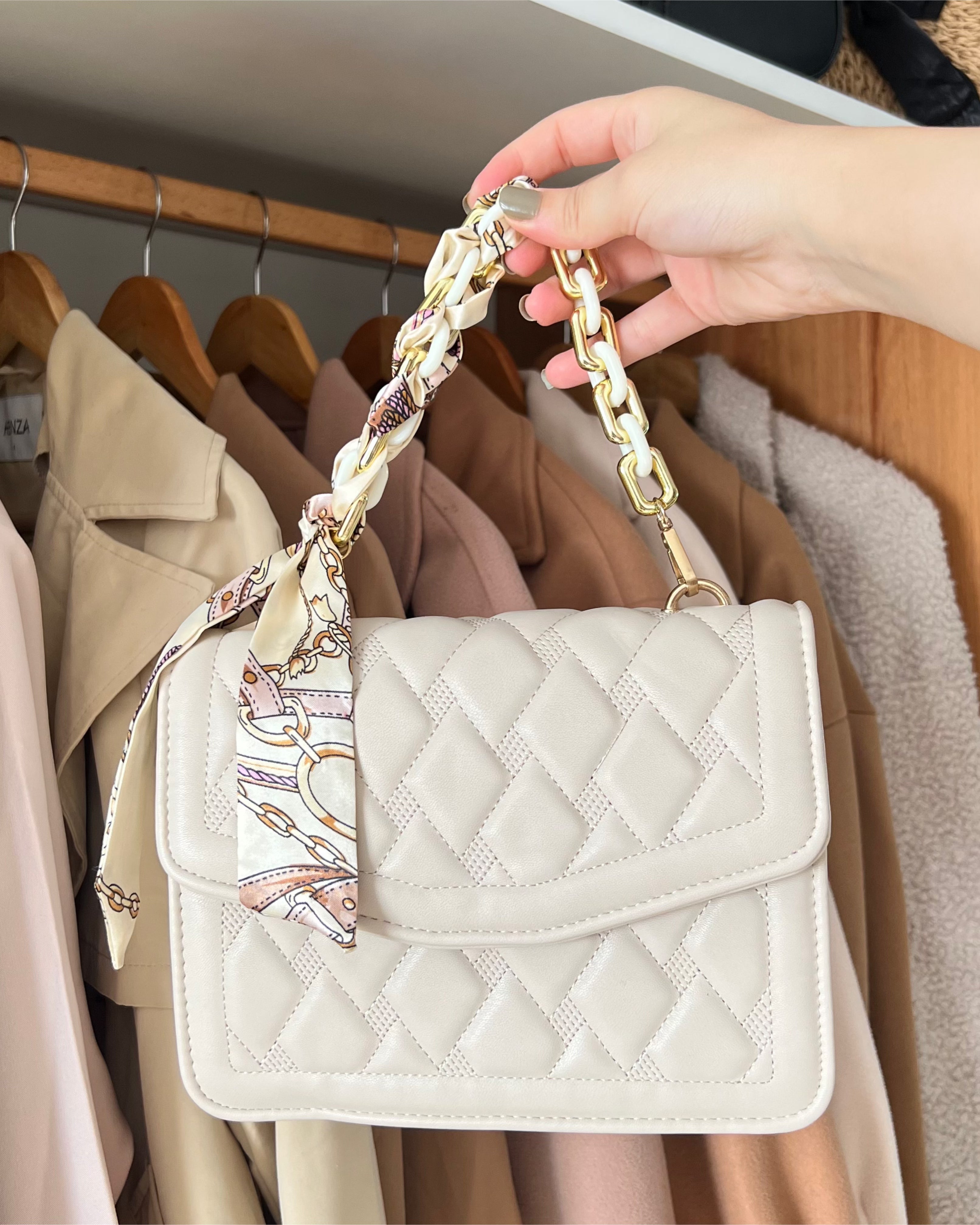 SAC DION CLASSE AVEC RUBAN COULEUR BEIGE