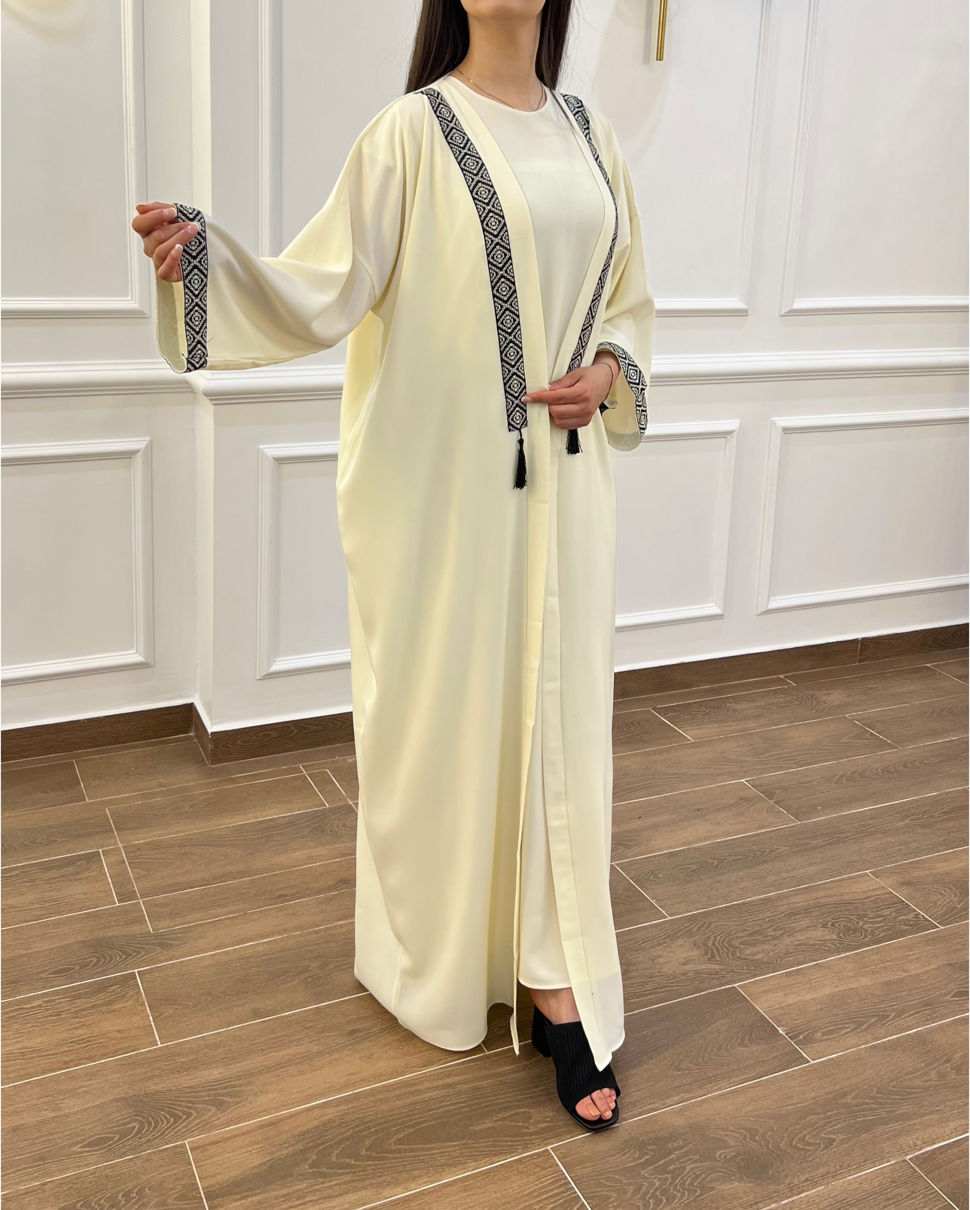 ABAYA+ROBE TRÈS CLASSE EN COULEUR BLANC CASSÉ