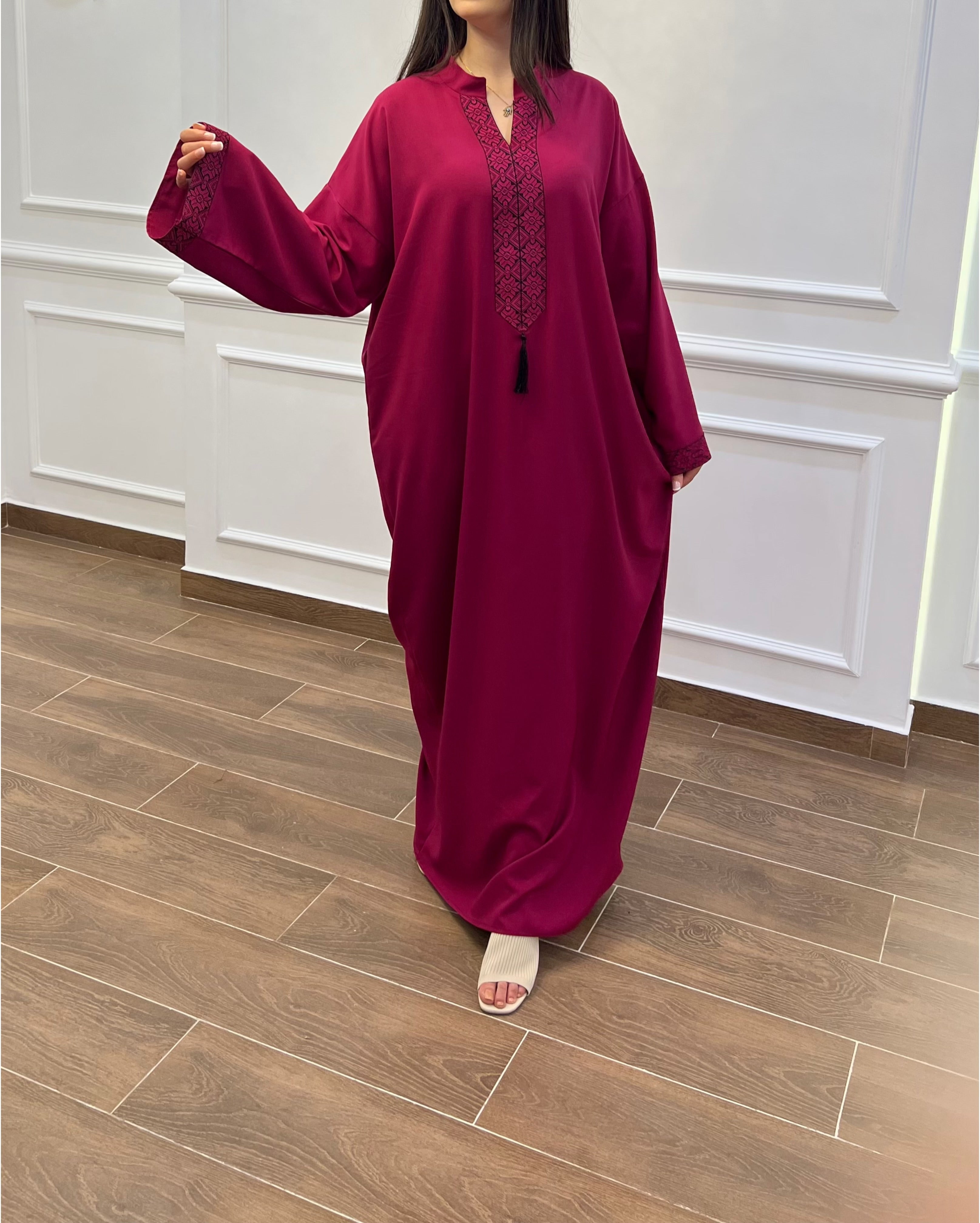 DJEBBA TRADITIONNELLE STYLE DJELLABA EN COULEUR AUBERGINE