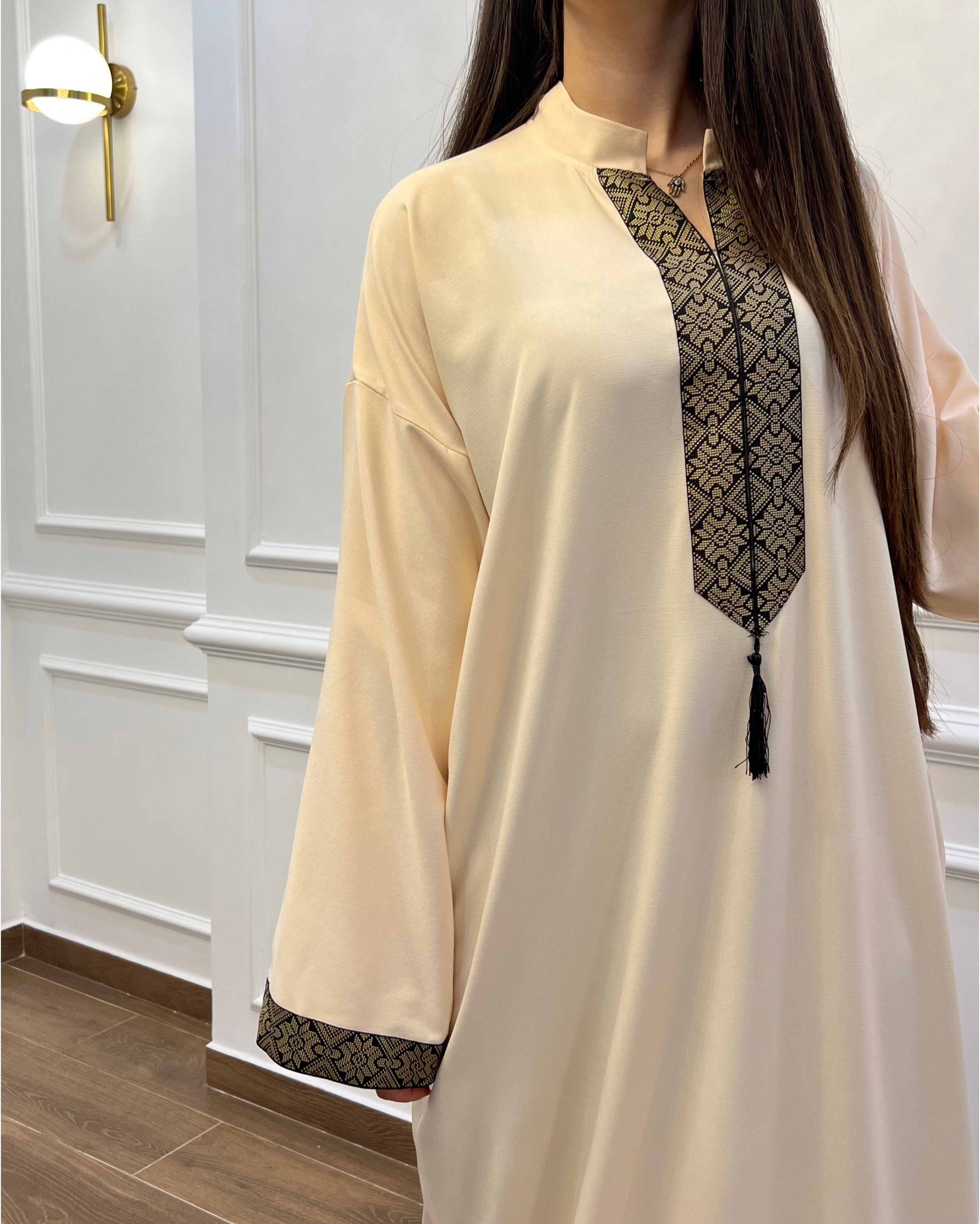 DJEBBA TRADITIONNELLE STYLE DJELLABA EN COULEUR BEIGE