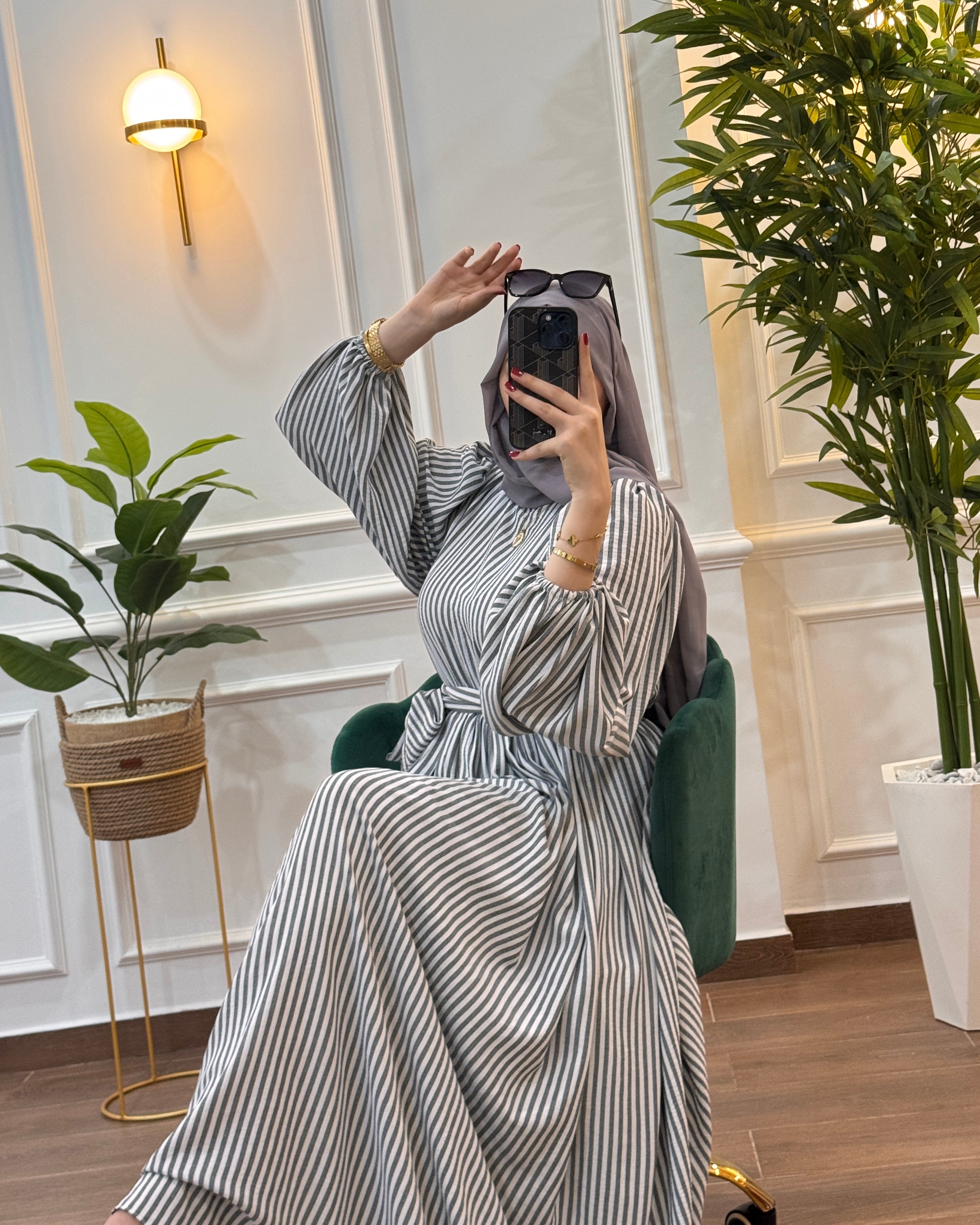 ROBE ÉTÉ PARIS A RAYURE STYLE COL FERMÉ COULEUR GRIS