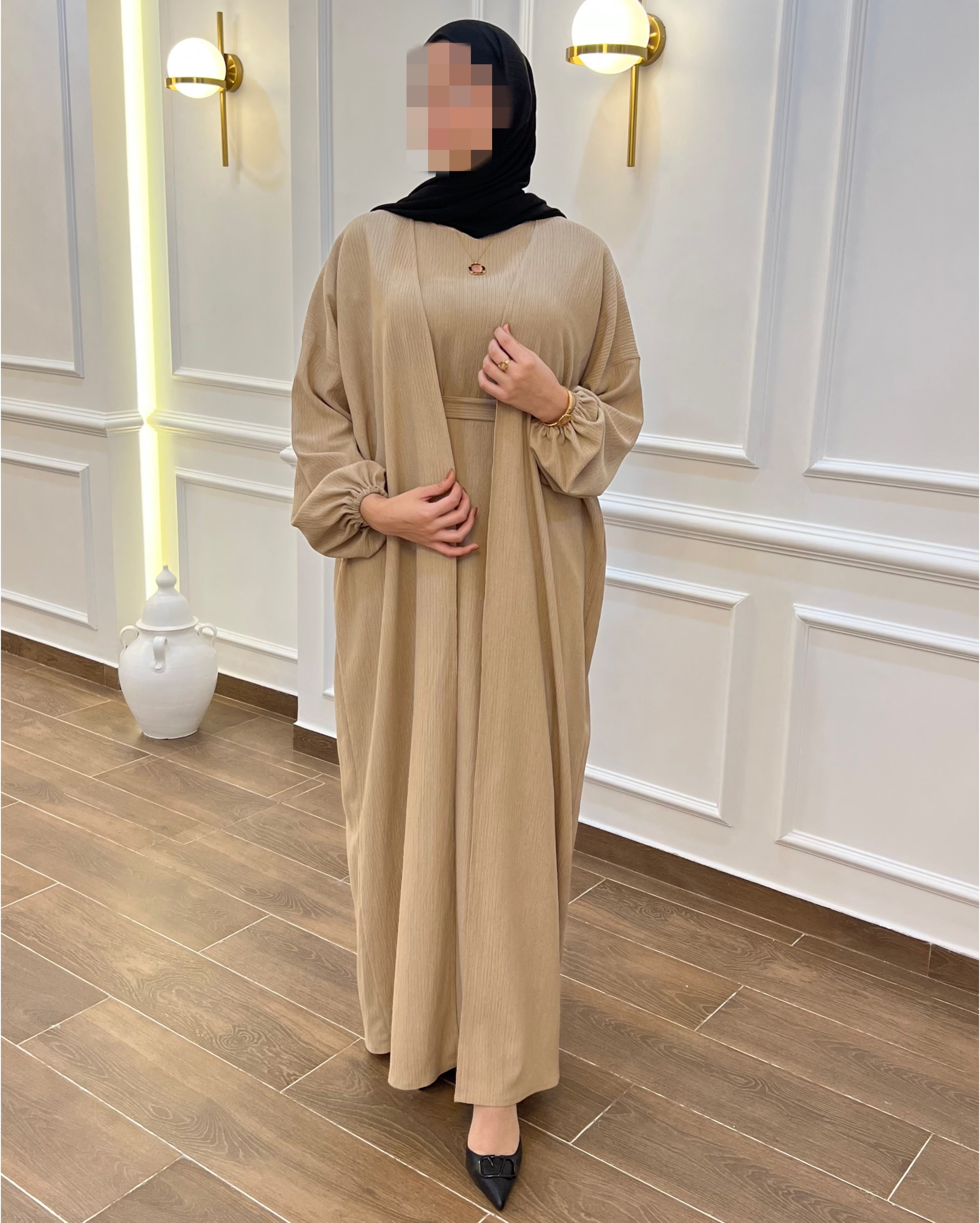 ABAYA + ROBE FROISSÉE EN BEIGE FONCÉ