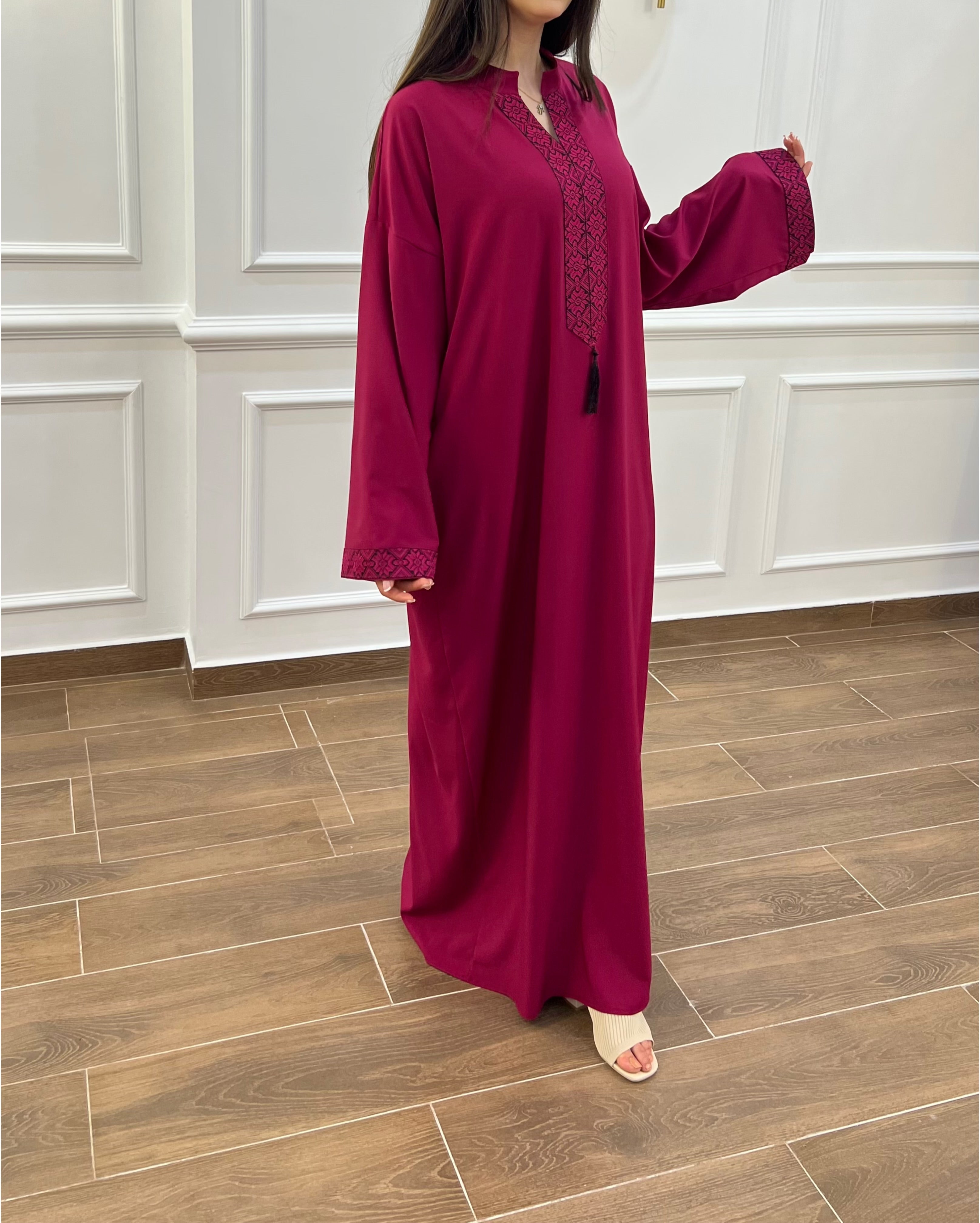 DJEBBA TRADITIONNELLE STYLE DJELLABA EN COULEUR AUBERGINE