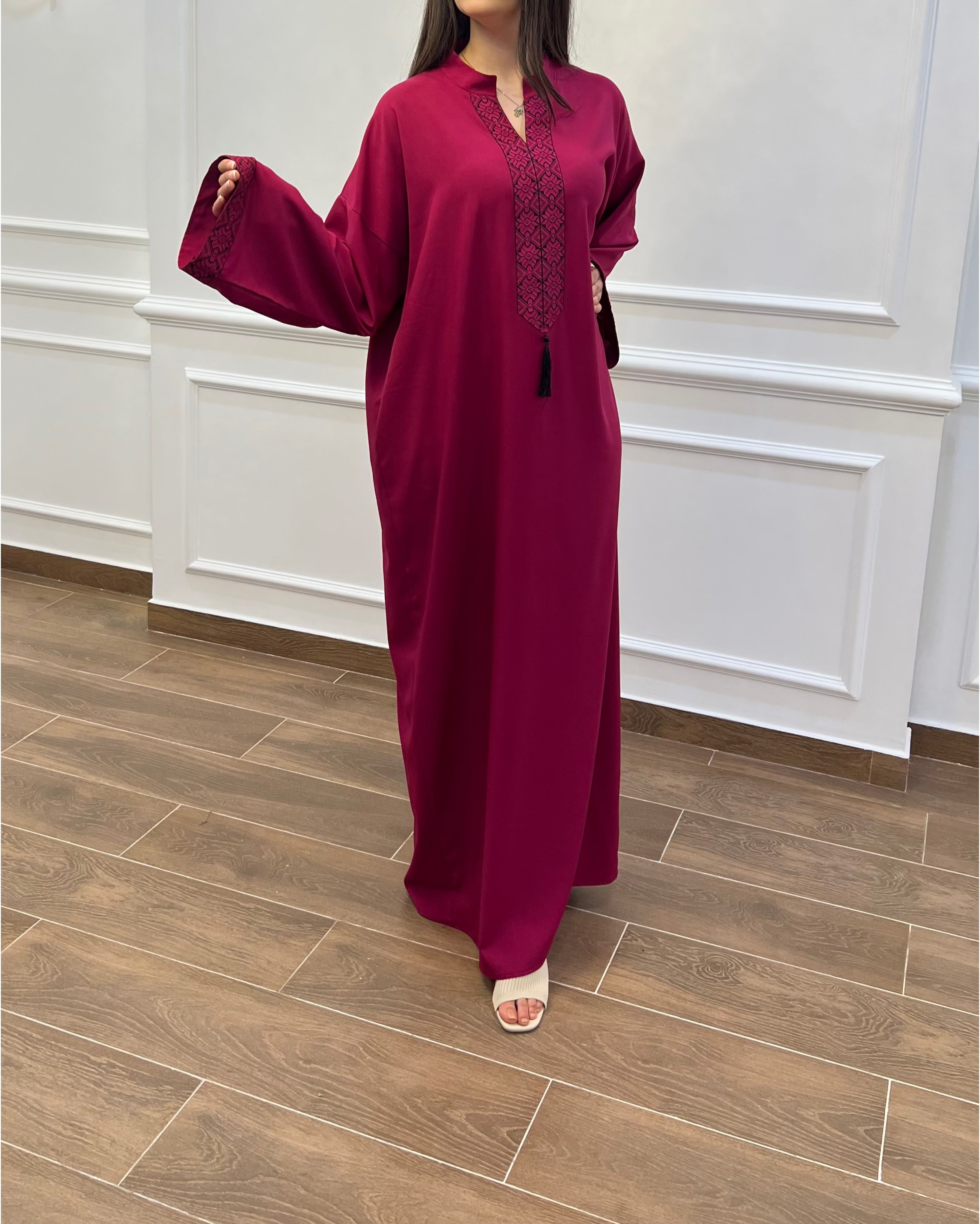 DJEBBA TRADITIONNELLE STYLE DJELLABA EN COULEUR AUBERGINE