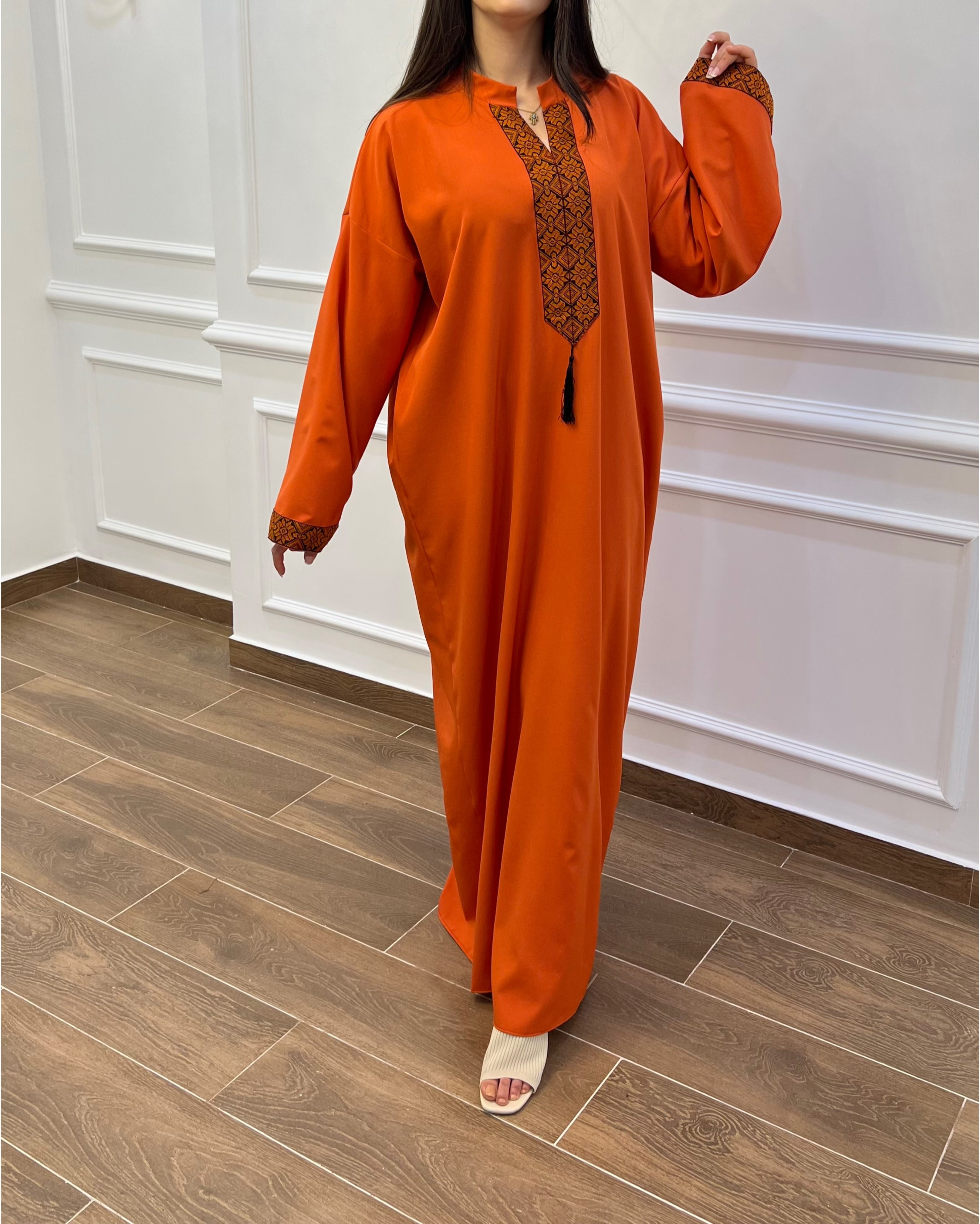 DJEBBA TRADITIONNELLE STYLE DJELLABA EN COULEUR ORANGE