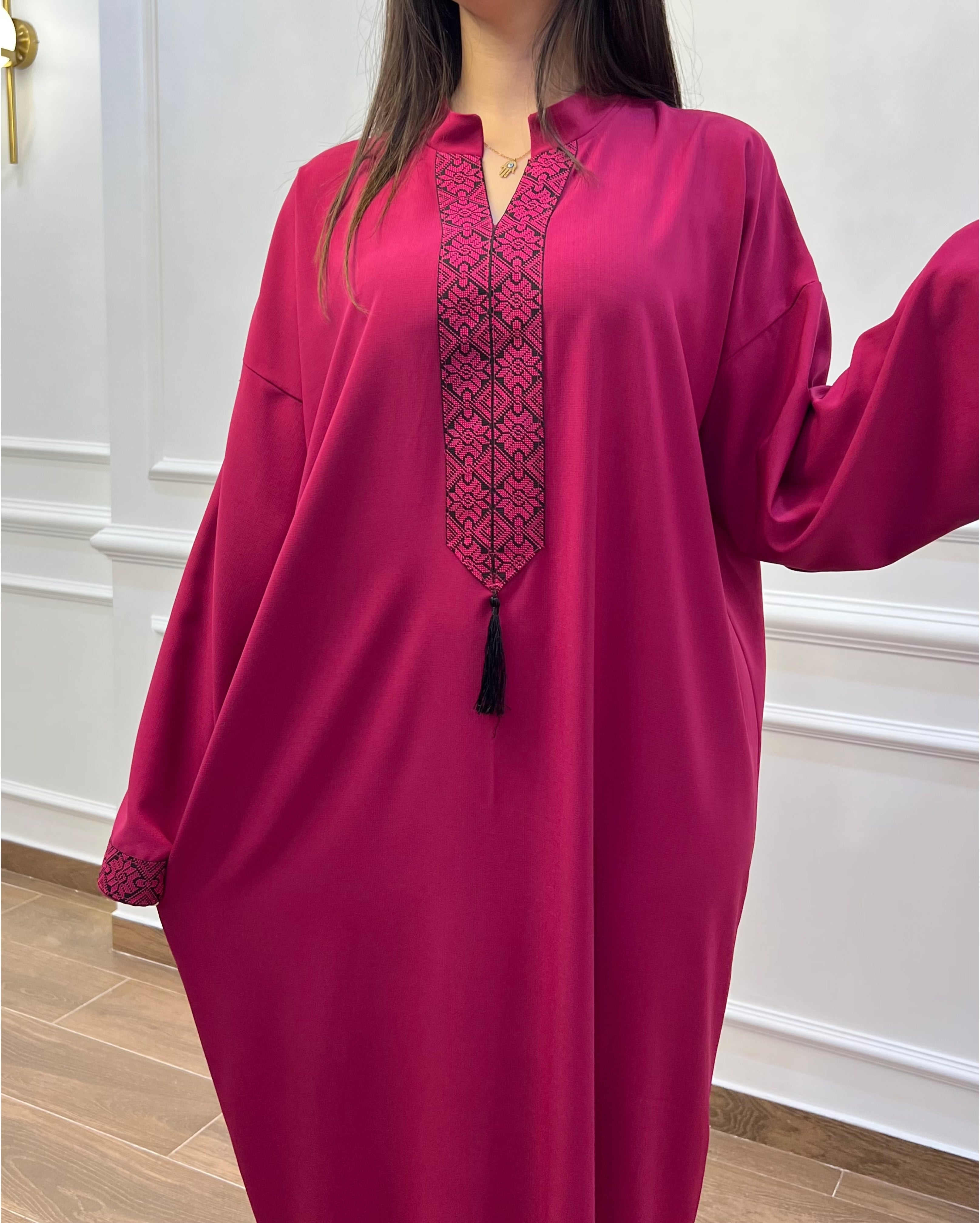 DJEBBA TRADITIONNELLE STYLE DJELLABA EN COULEUR AUBERGINE