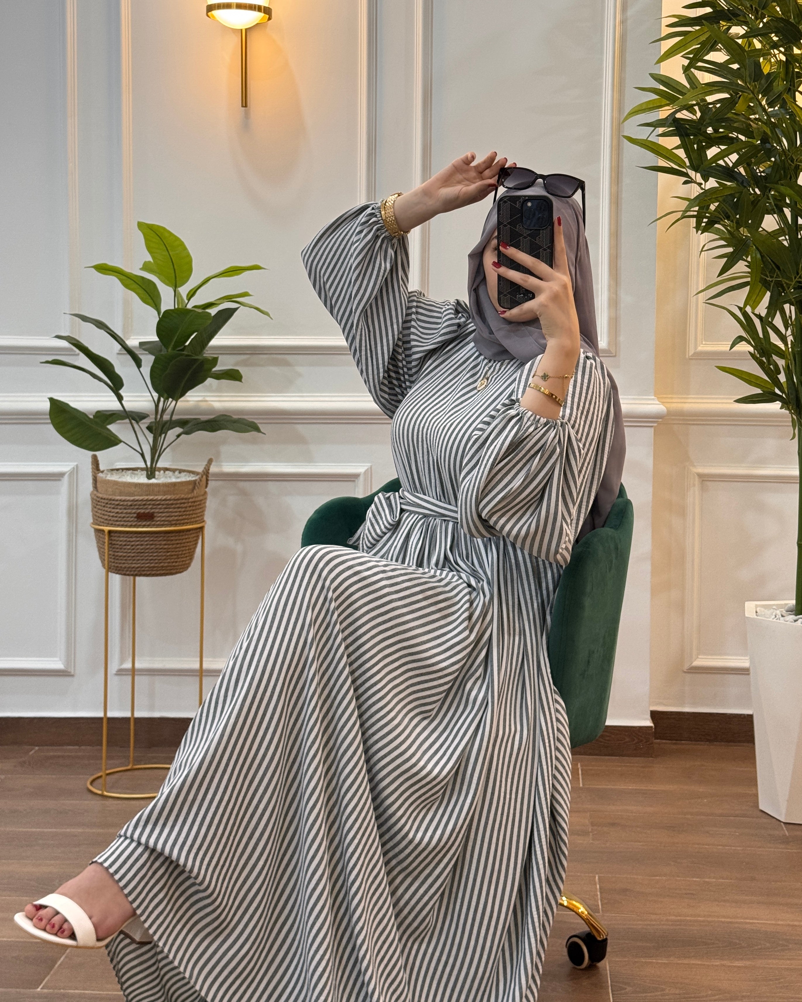 ROBE ÉTÉ PARIS A RAYURE STYLE COL FERMÉ COULEUR GRIS