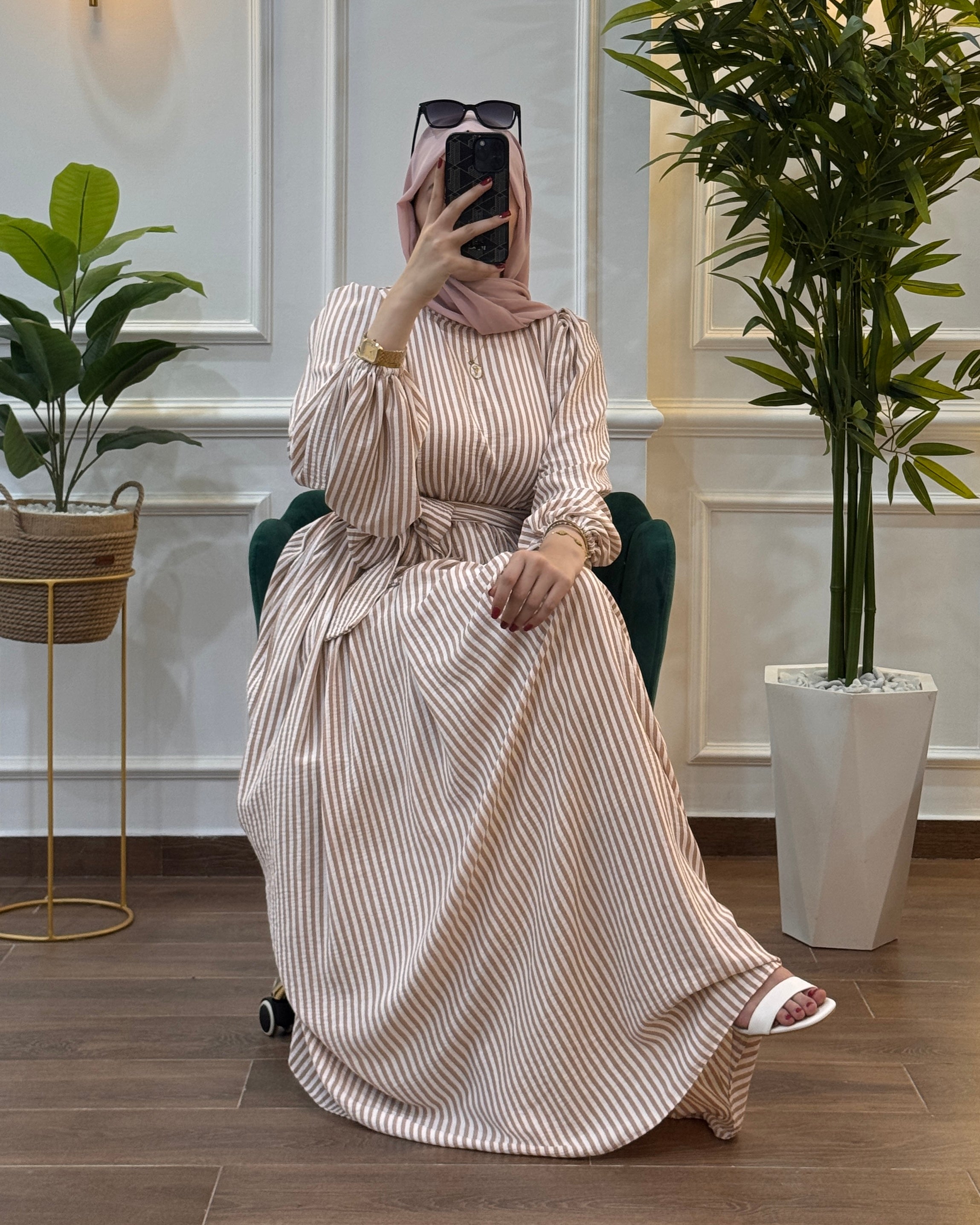 ROBE ÉTÉ PARIS A RAYURE STYLE COL FERMÉ COULEUR BEGE ROSÉ