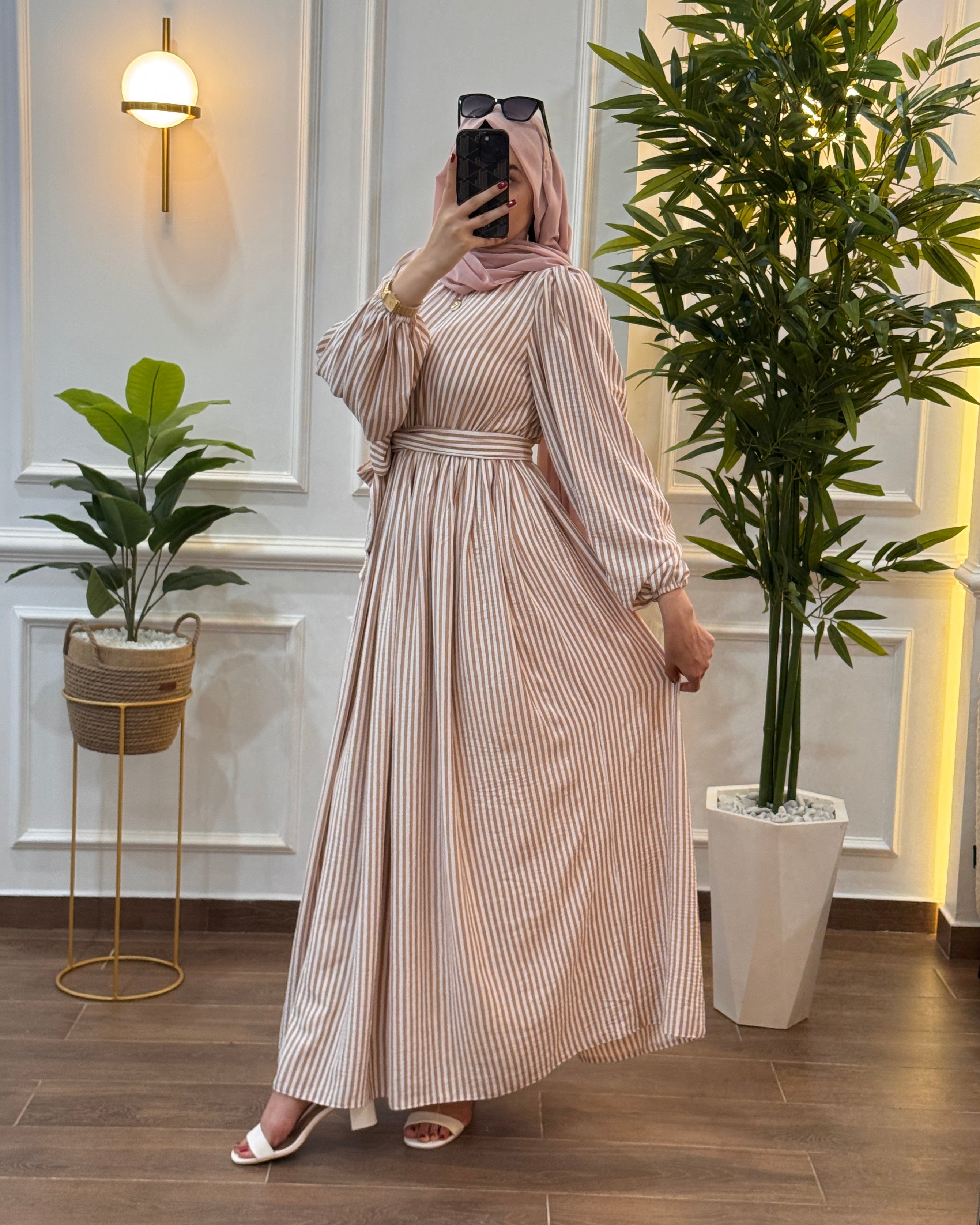 ROBE ÉTÉ PARIS A RAYURE STYLE COL FERMÉ COULEUR BEGE ROSÉ