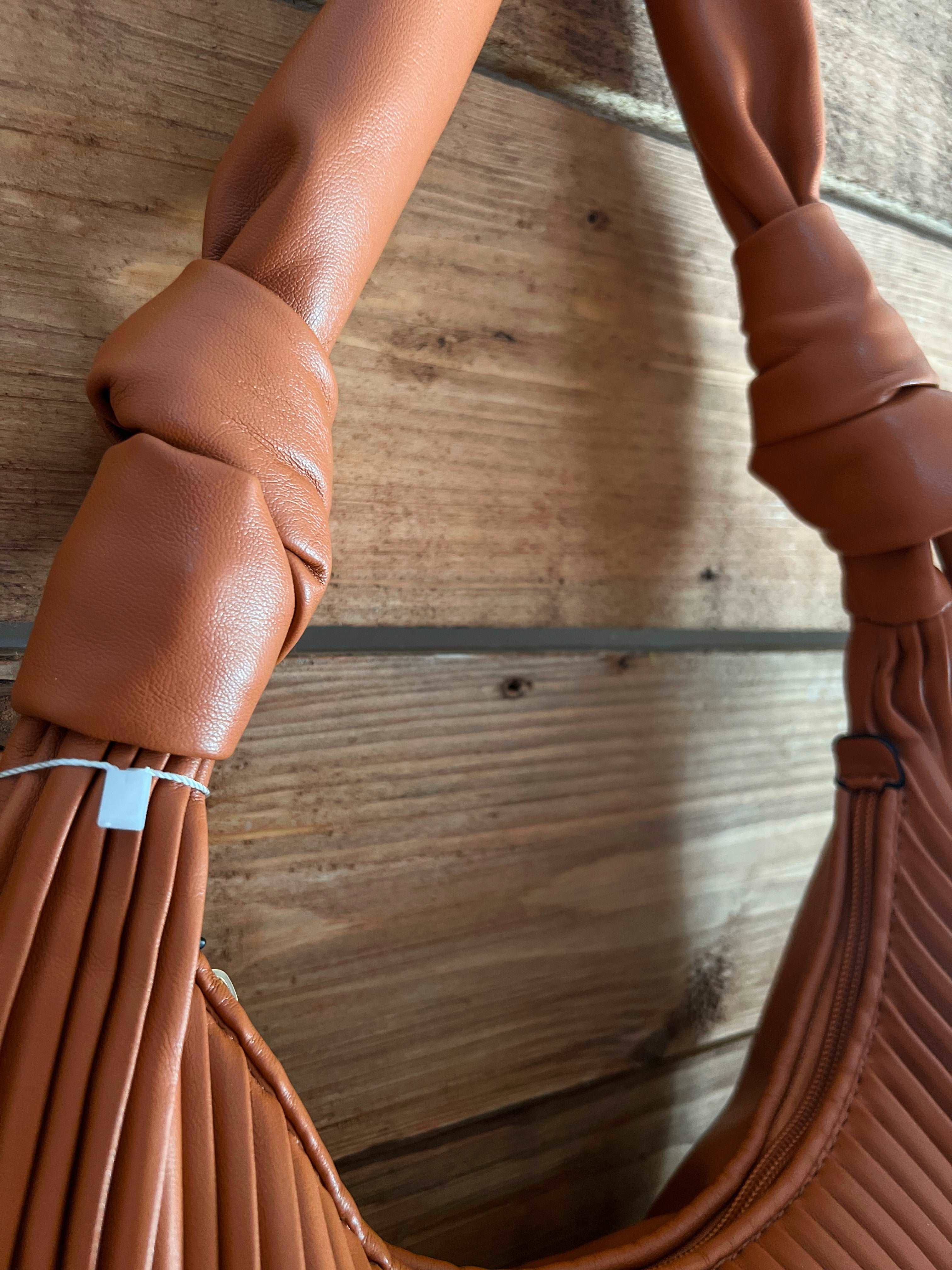 SAC UNIVERSITE - Premium SAC A MAIN from DION - Just DA 0! Shop now at DION