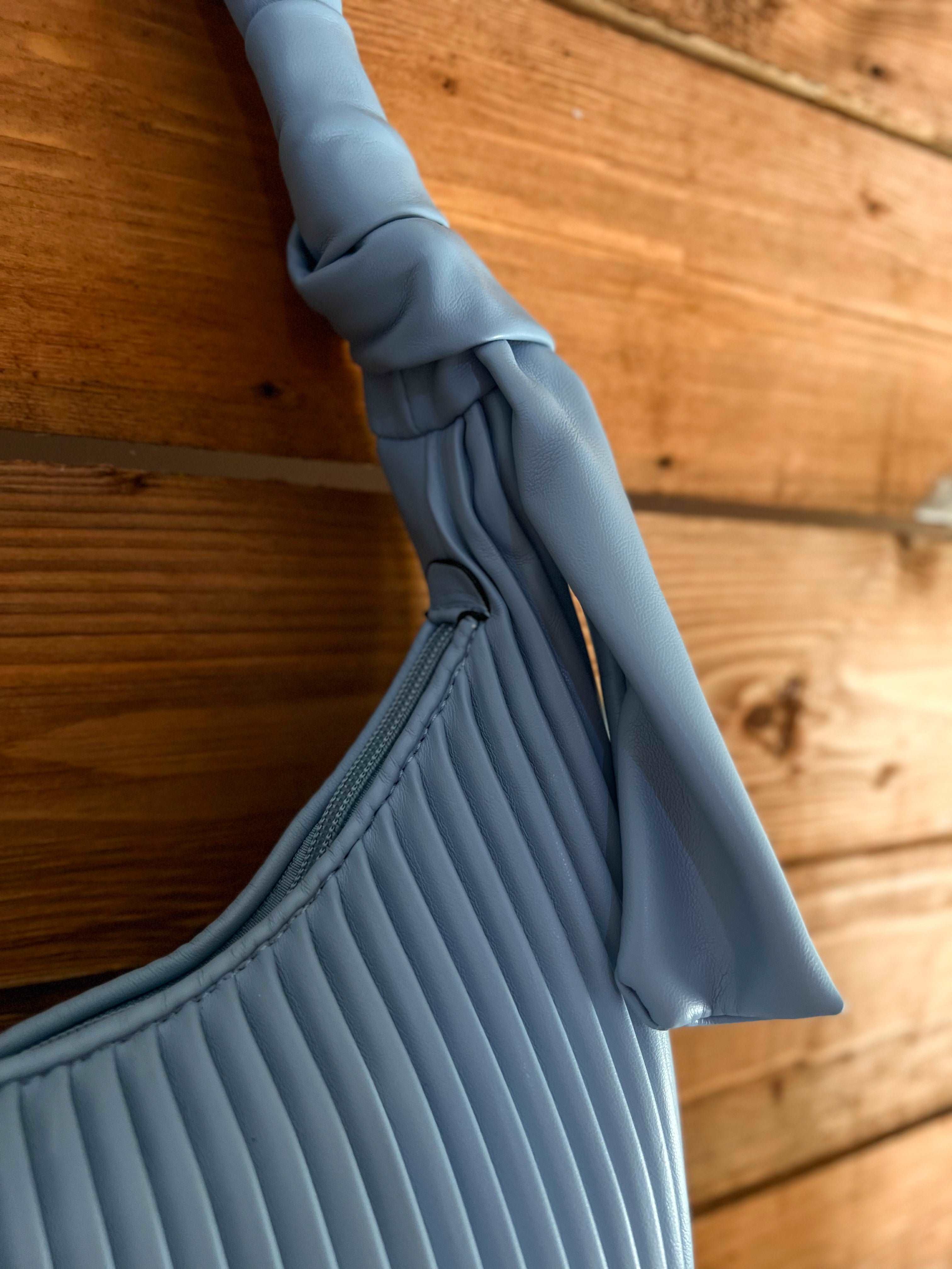 SAC UNIVERSITE - Premium SAC A MAIN from DION - Just DA 4200! Shop now at DION