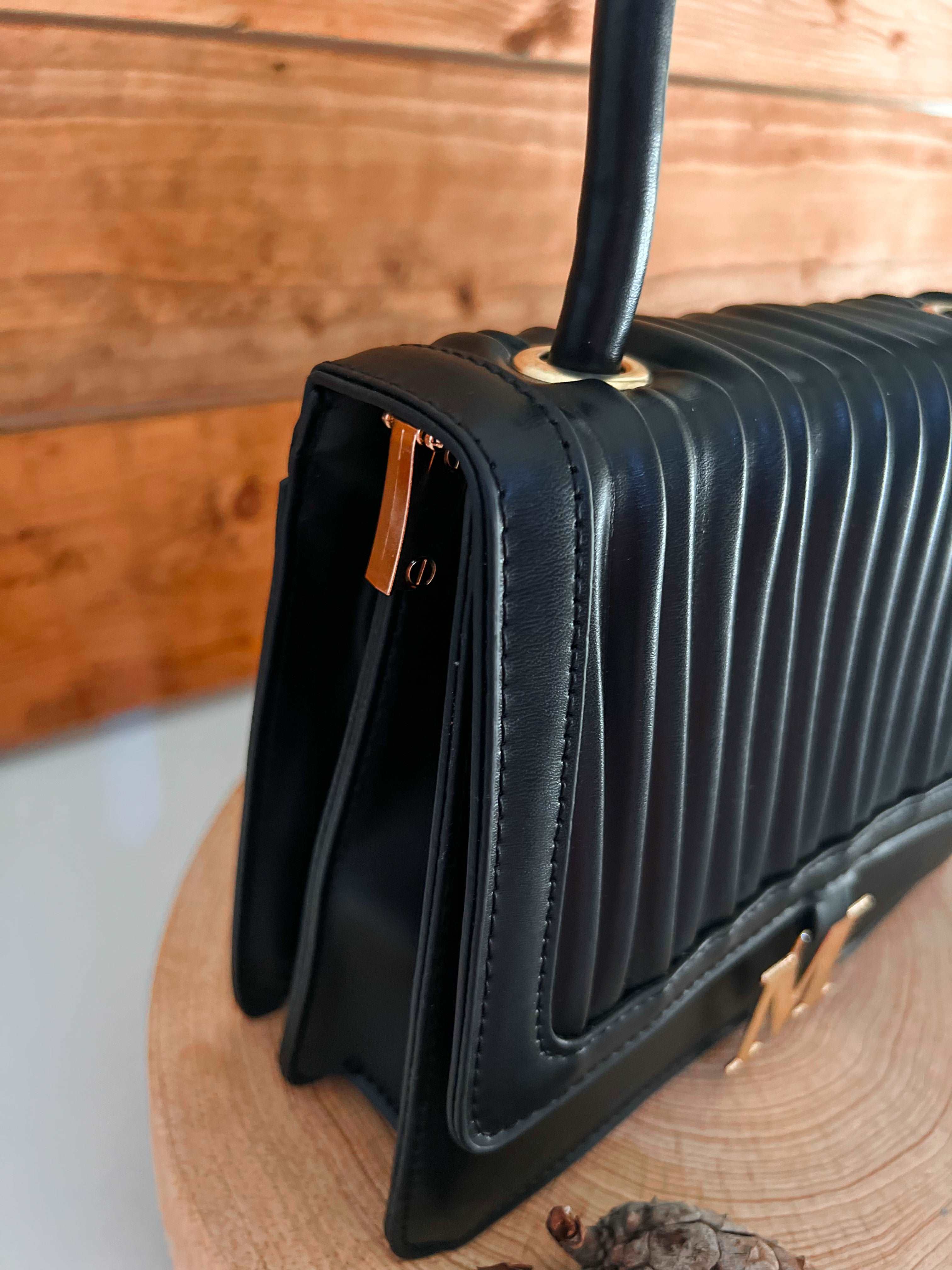 SAC M - Premium SAC A MAIN from DION - Just DA 4200! Shop now at DION