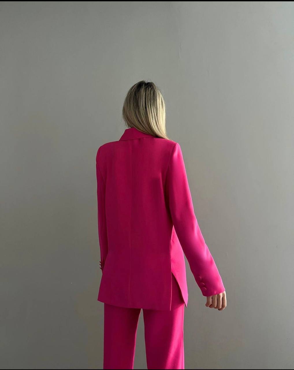 COSTUME OVERSIZE CLASSY COULEUR FUSHIA - Premium COSTUME from DION - Just DA 9500! Shop now at DION