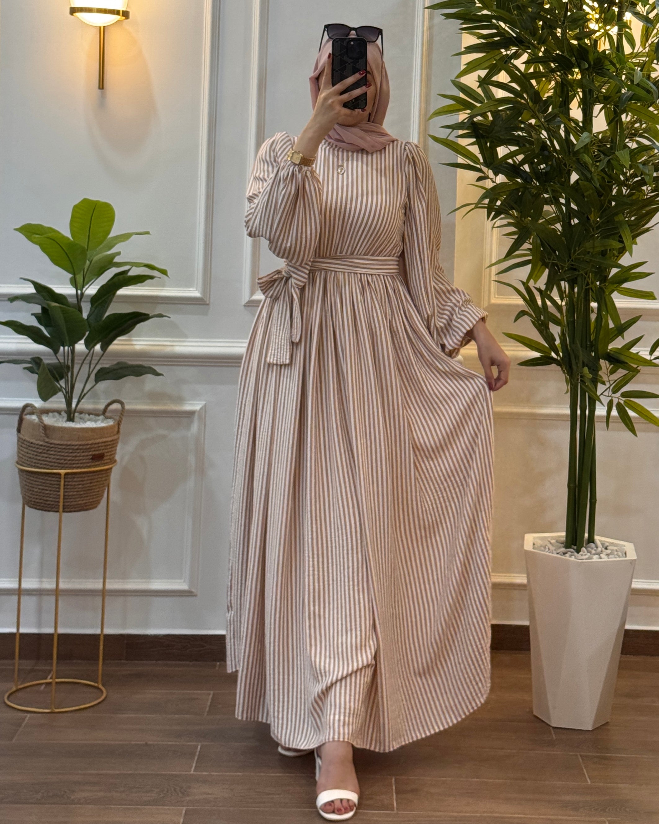 ROBE ÉTÉ PARIS A RAYURE STYLE COL FERMÉ COULEUR BEGE ROSÉ