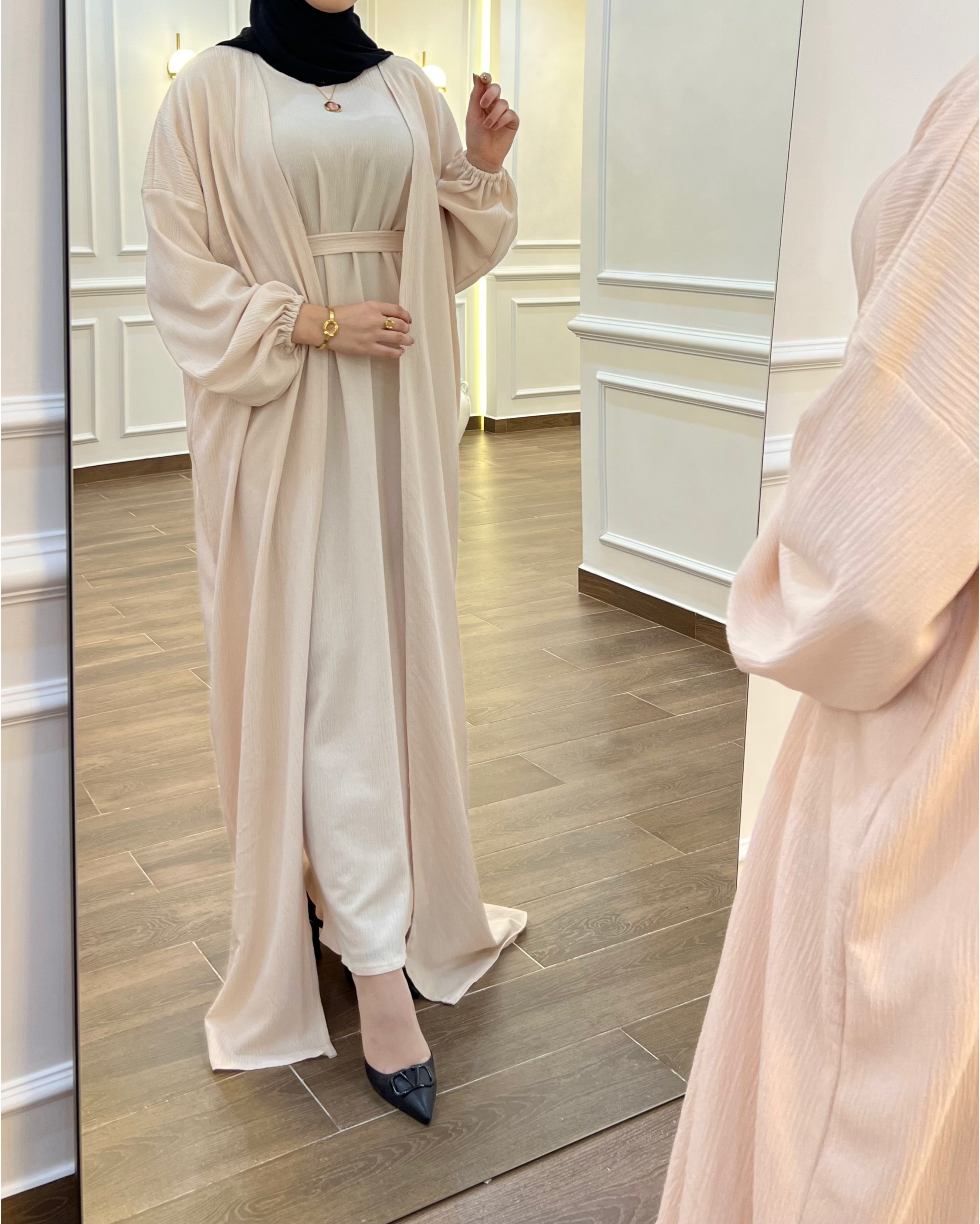ABAYA + ROBE FROISSÉE EN BEIGE CLAIR