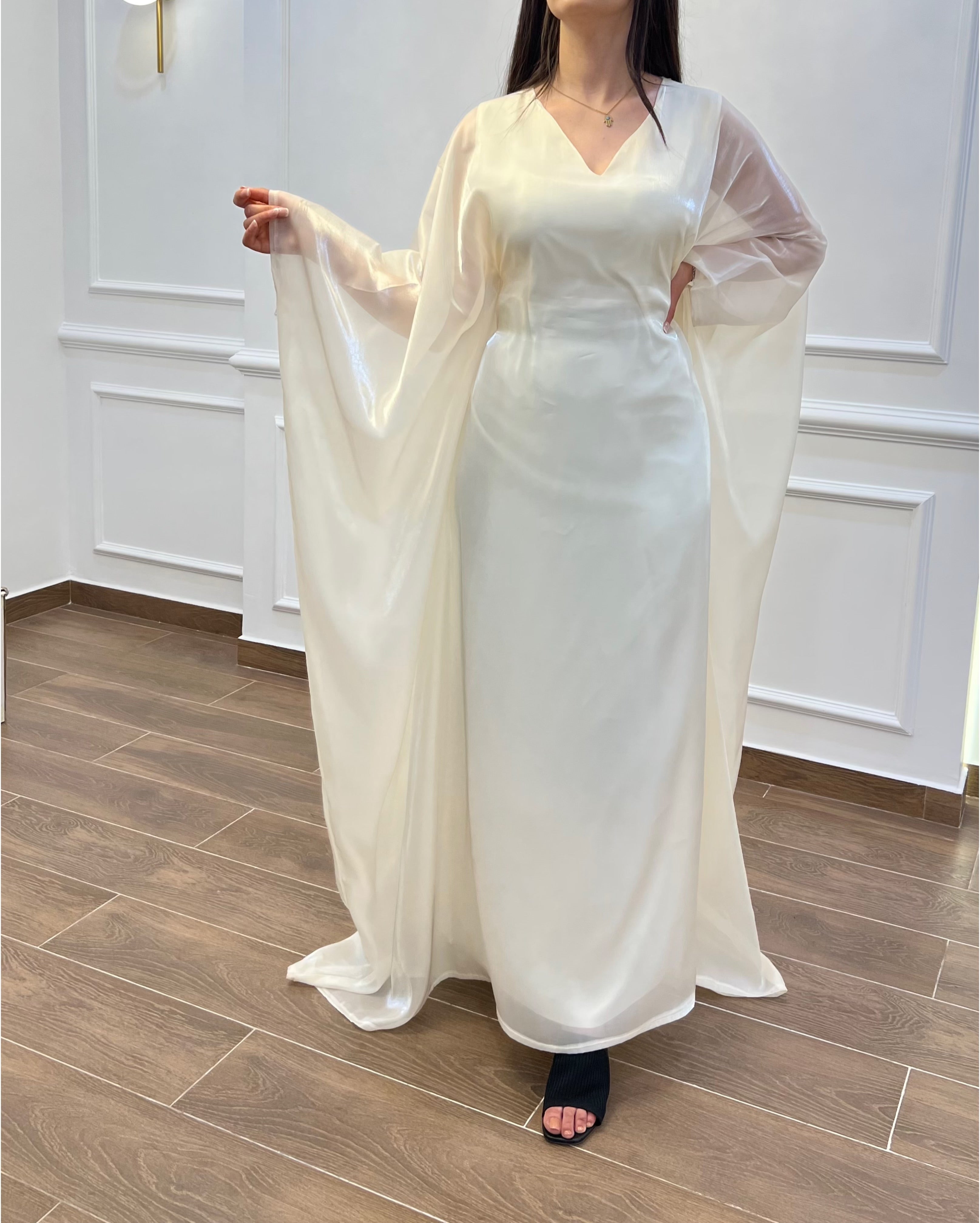 ROBE ORGANZA TRÈS CLASSE EN COULEUR BLANC CASSÉ