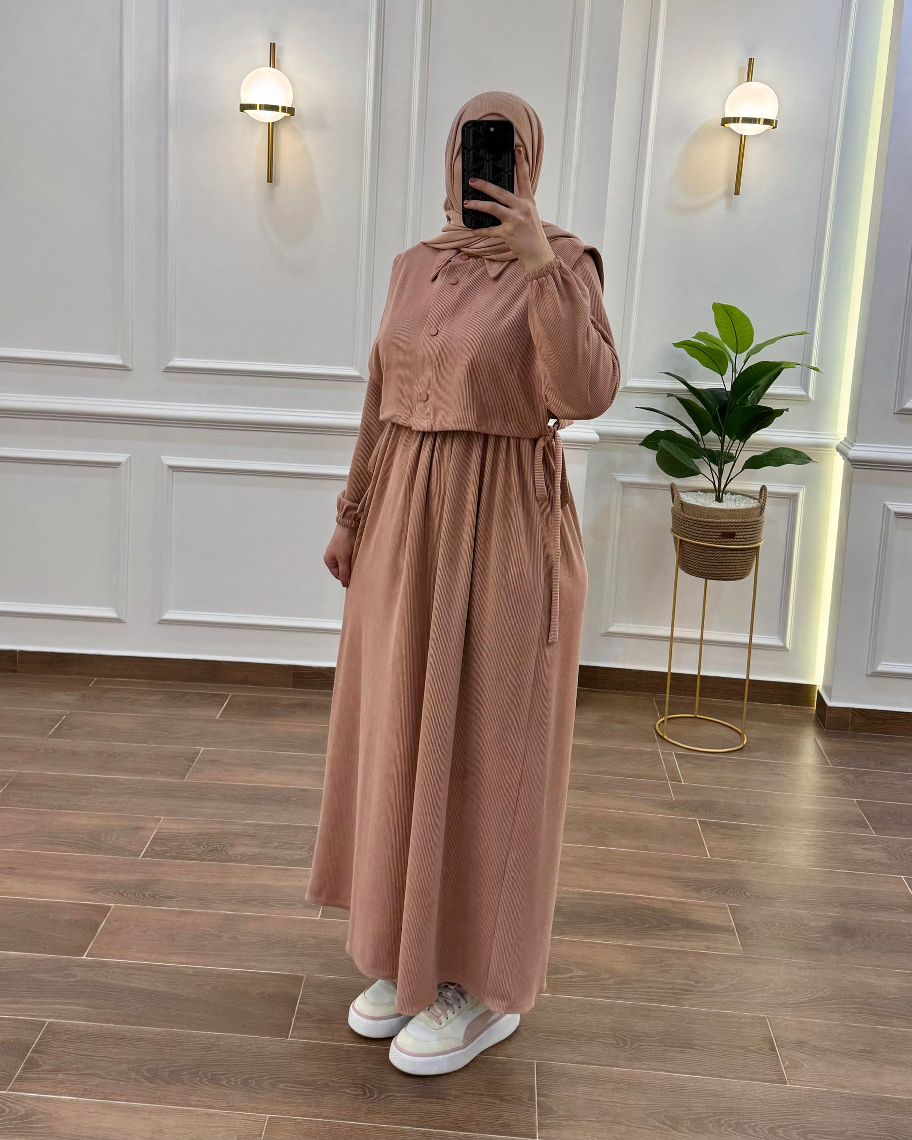 HIJAB HIVER AVEC VESTE SANS MANCHES DE COULEUR ROSE BÉBÉ