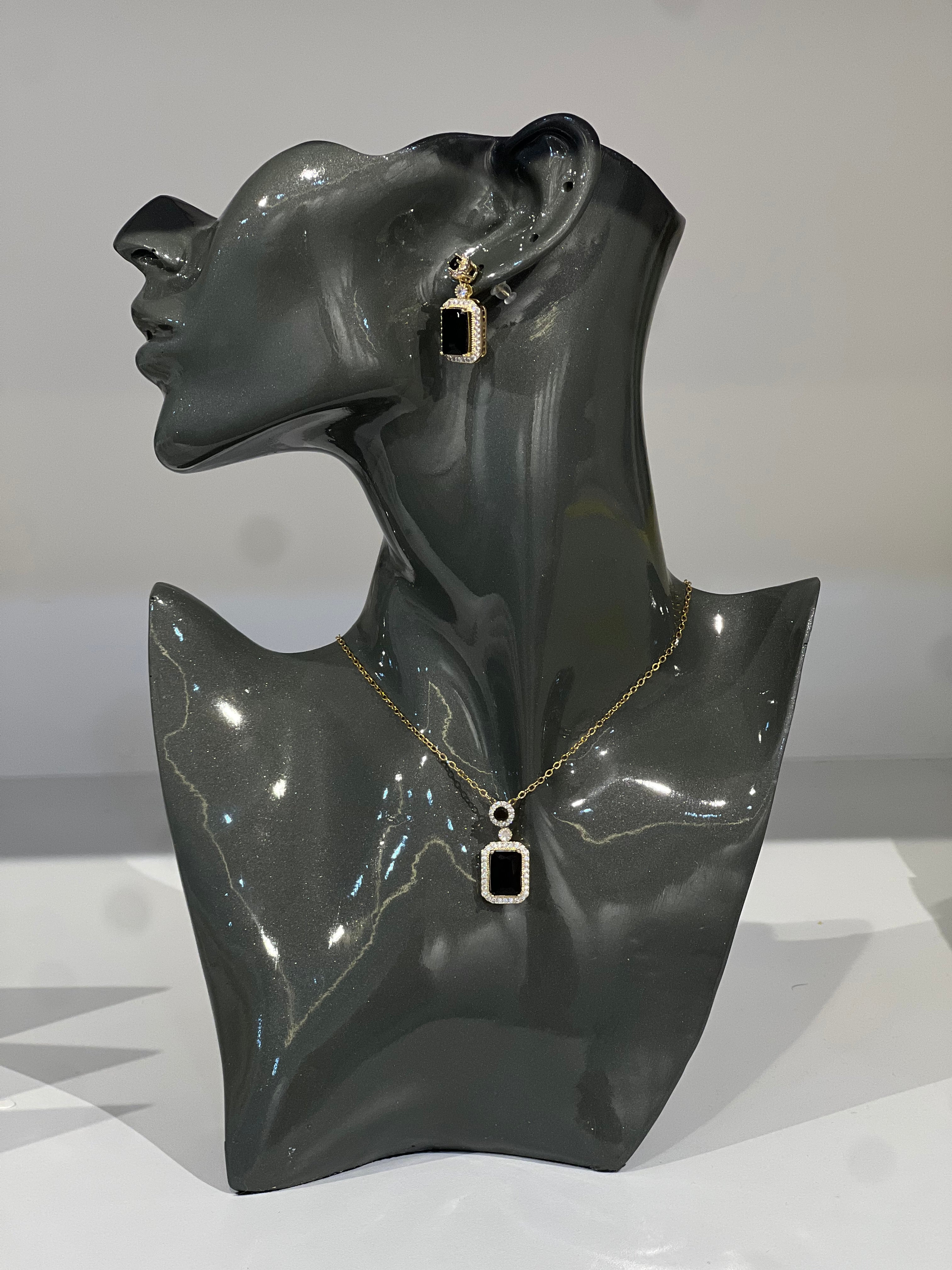 PARURE LA PIERRE NOIRE