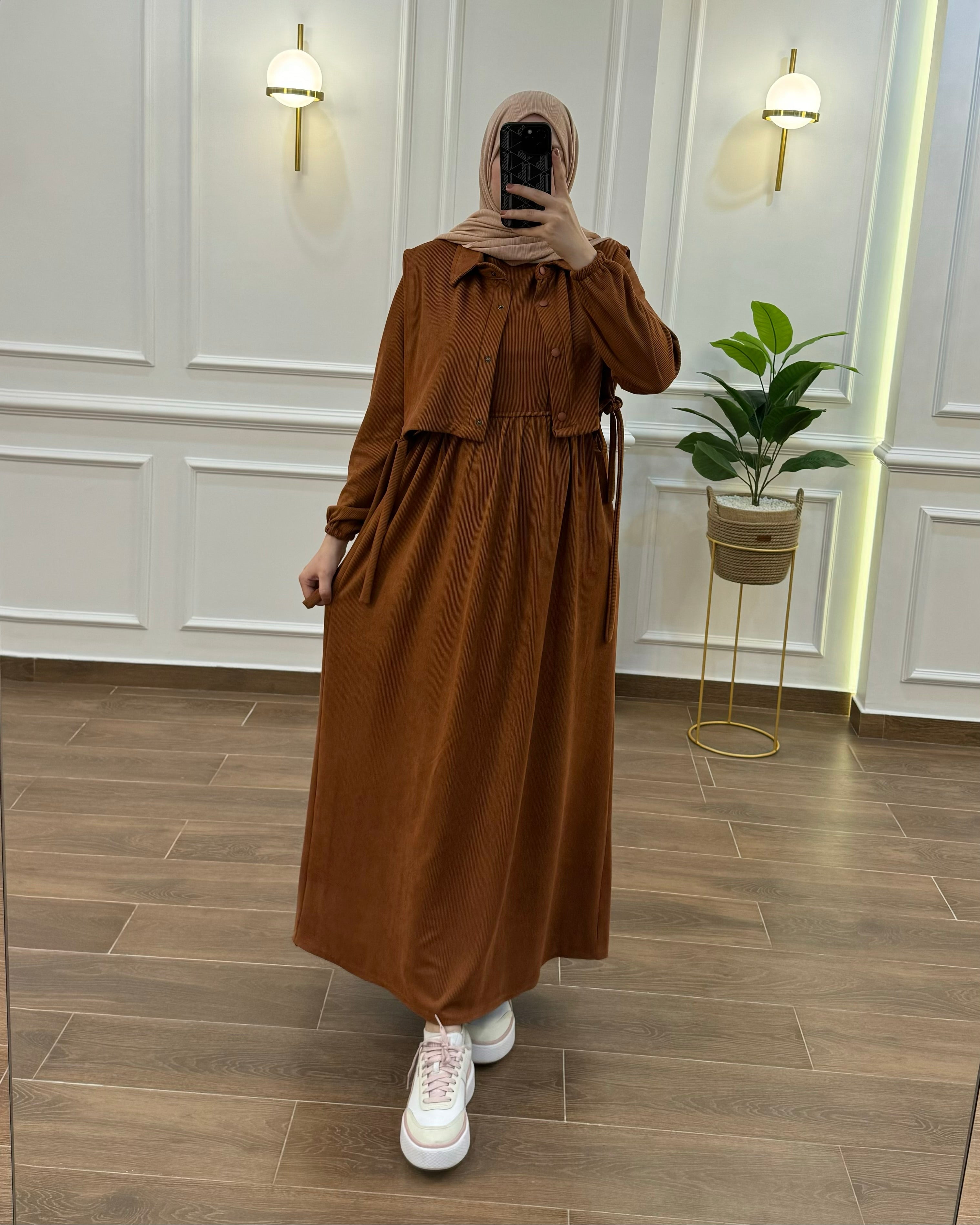 HIJAB HIVER AVEC VESTE SANS MANCHES DE COULEUR CARAMEL