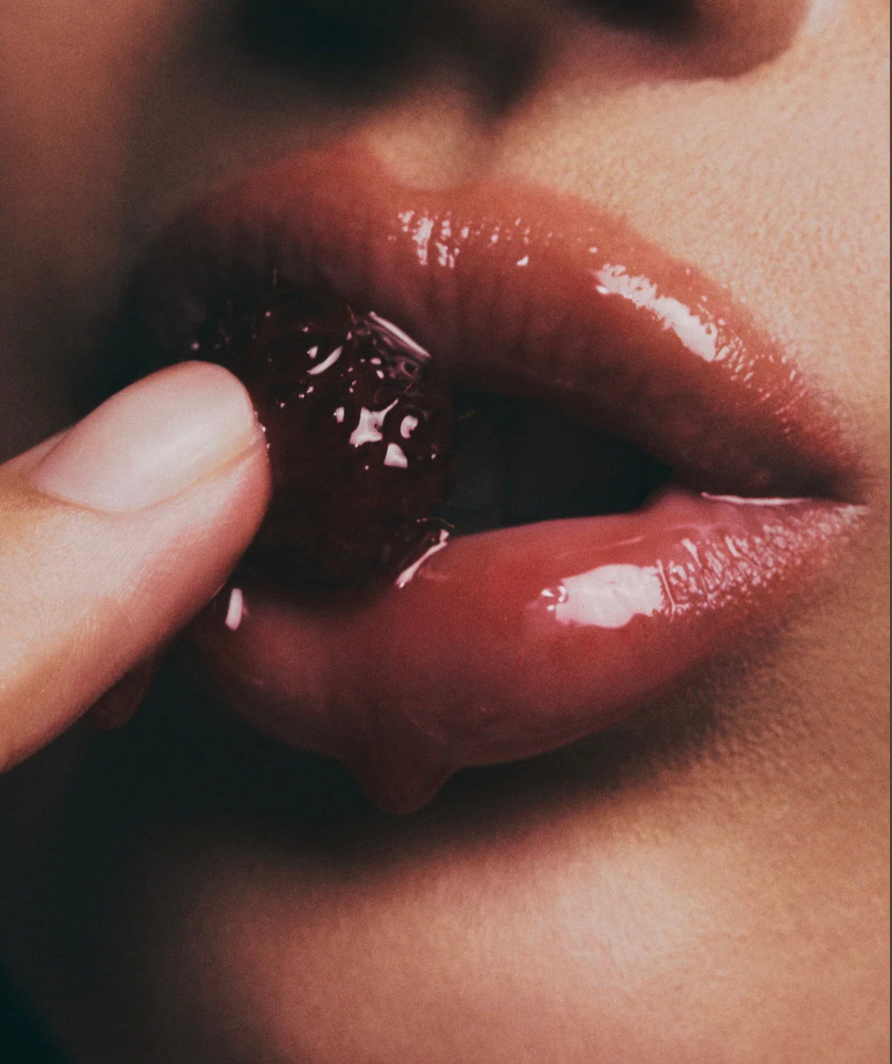 AXIS Y VITA GLOW LIP OIL CHILLED BERRY 4.5 G