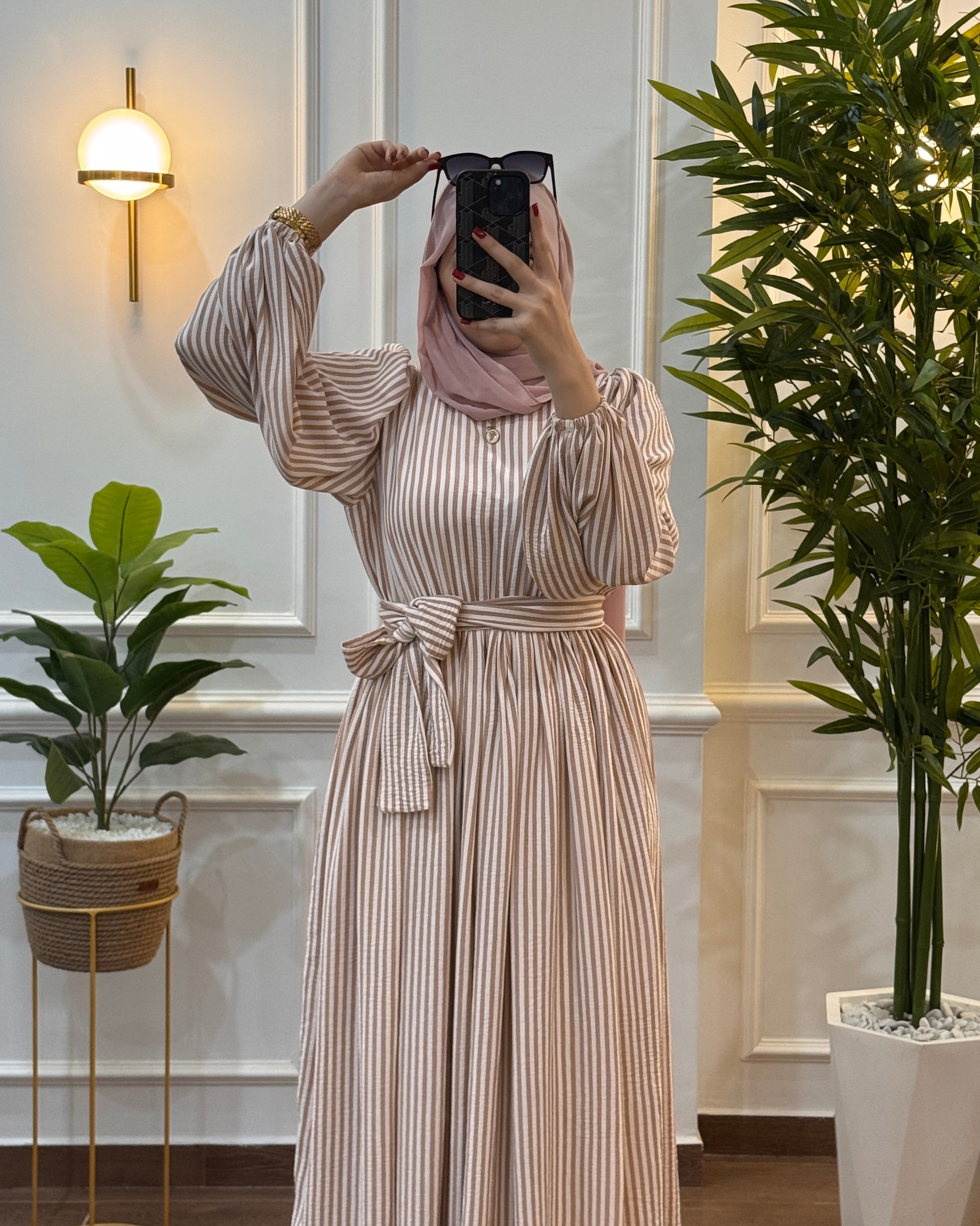 ROBE ÉTÉ PARIS A RAYURE STYLE COL FERMÉ COULEUR BEGE ROSÉ