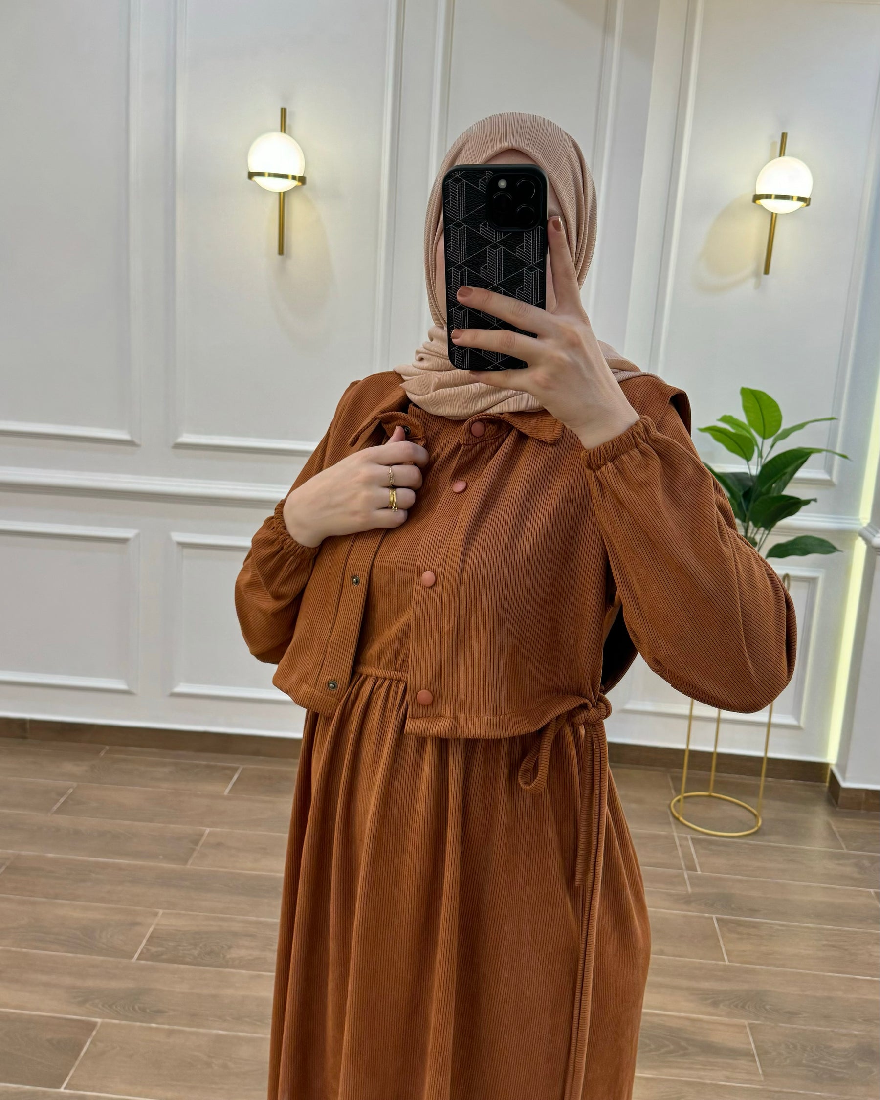 HIJAB HIVER AVEC VESTE SANS MANCHES DE COULEUR CARAMEL