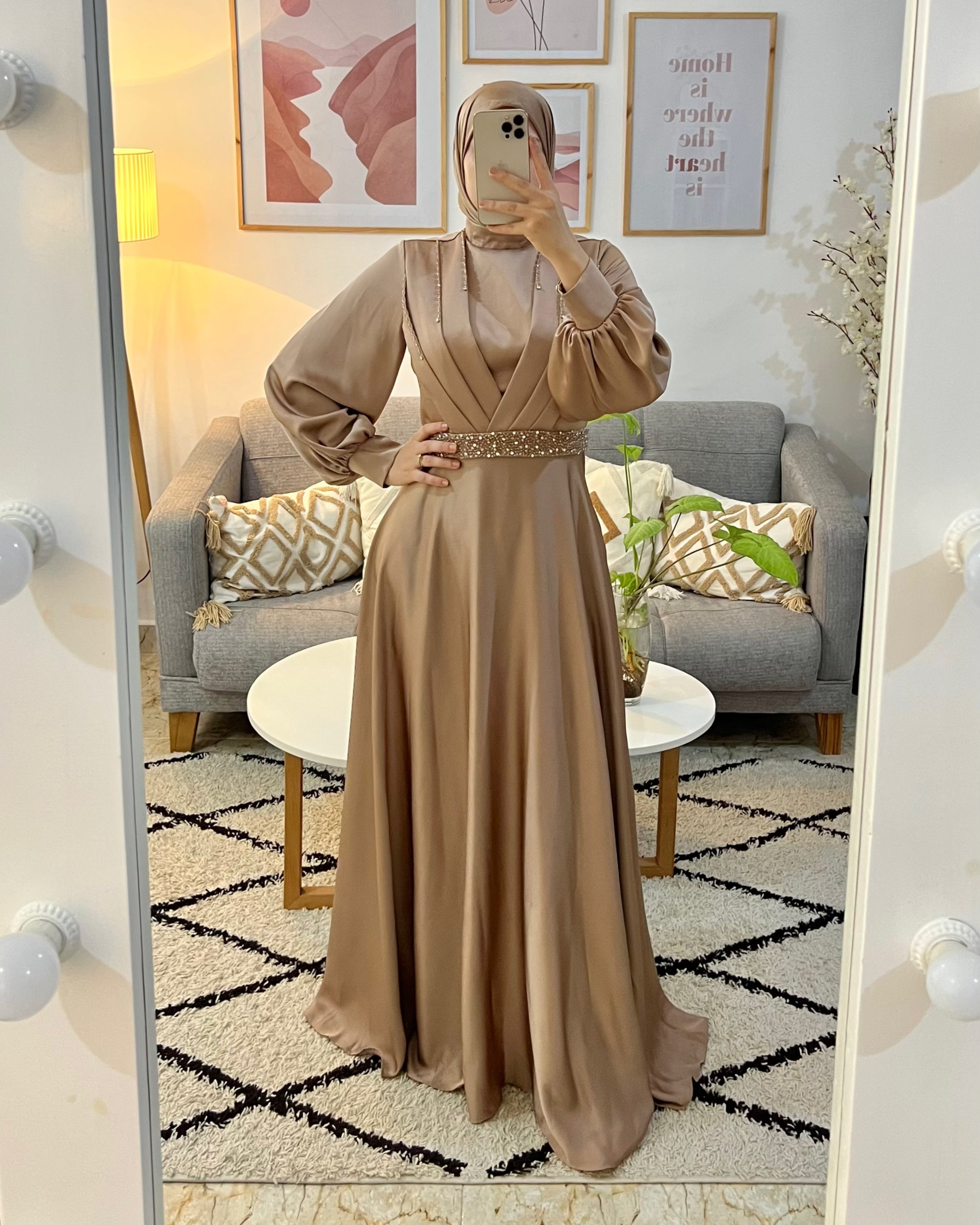 ROBE DE SOIREE HIJAB CEINTURE DE PERLES COULEUR BEIGE GOLD