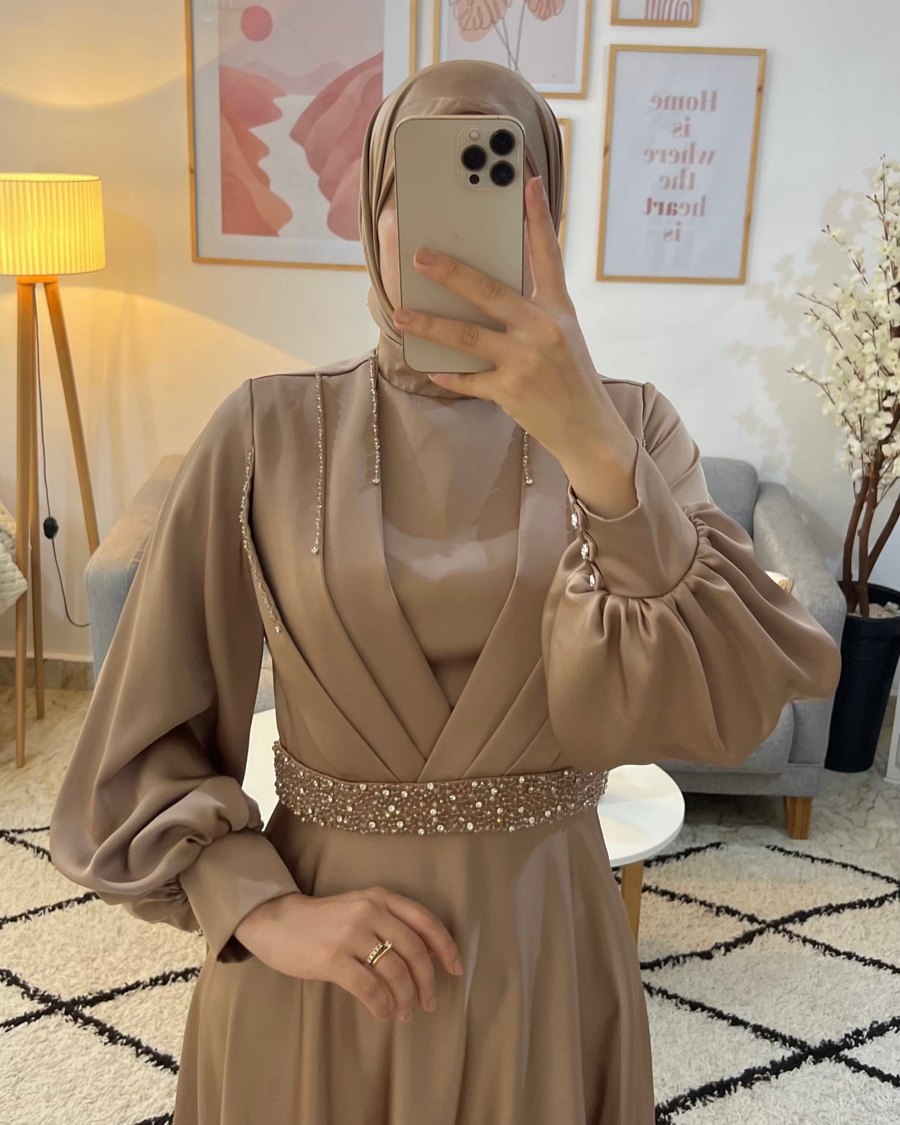 Robe avec ceinture perlée - France Robe avec ceinture perlée - France