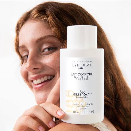 BYPHASSE LAIT CORRPOREL NUTRITIF CARESSE À LA GELÉE ROYAL 500ML